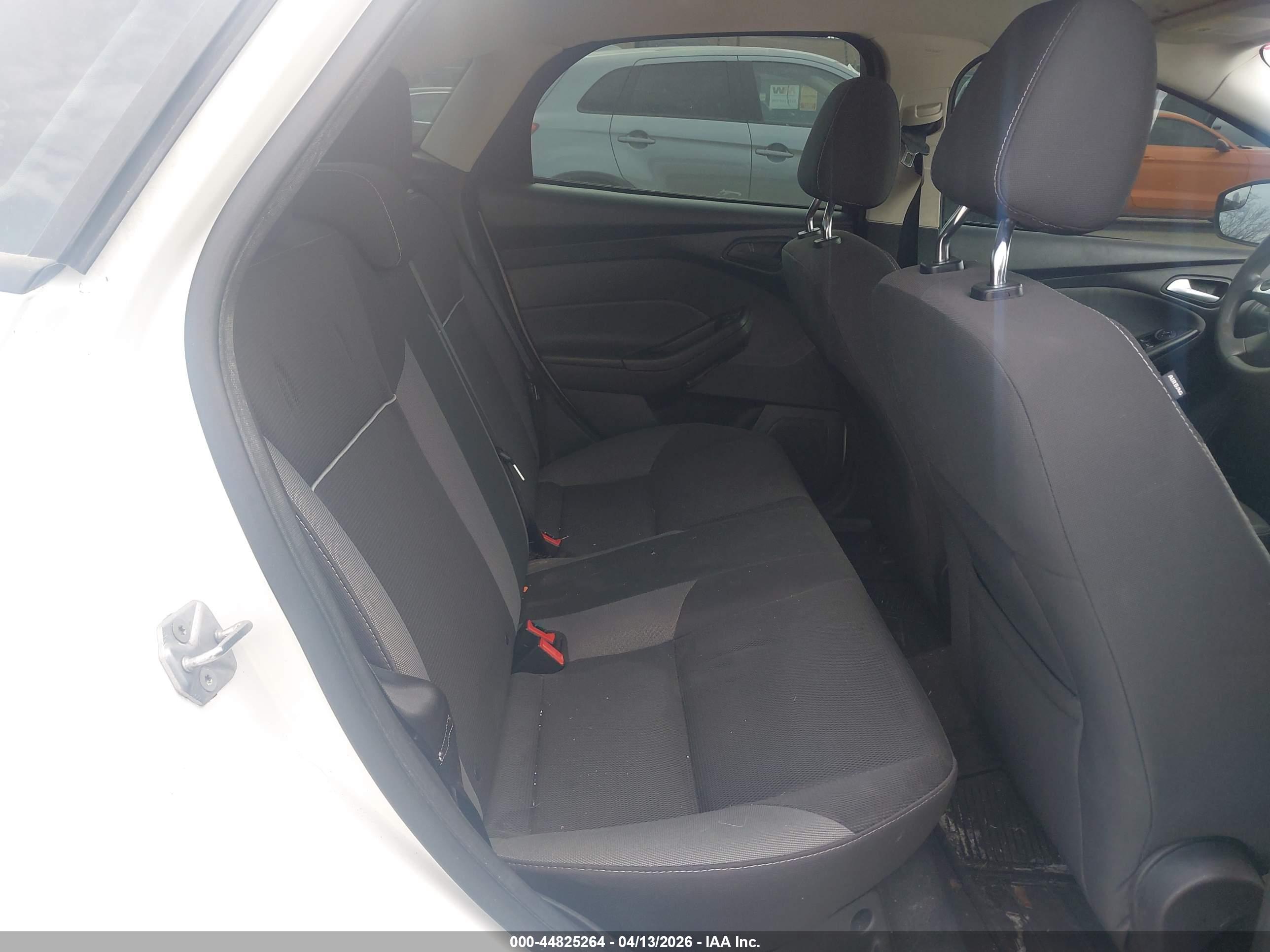 FORD FOCUS image 8