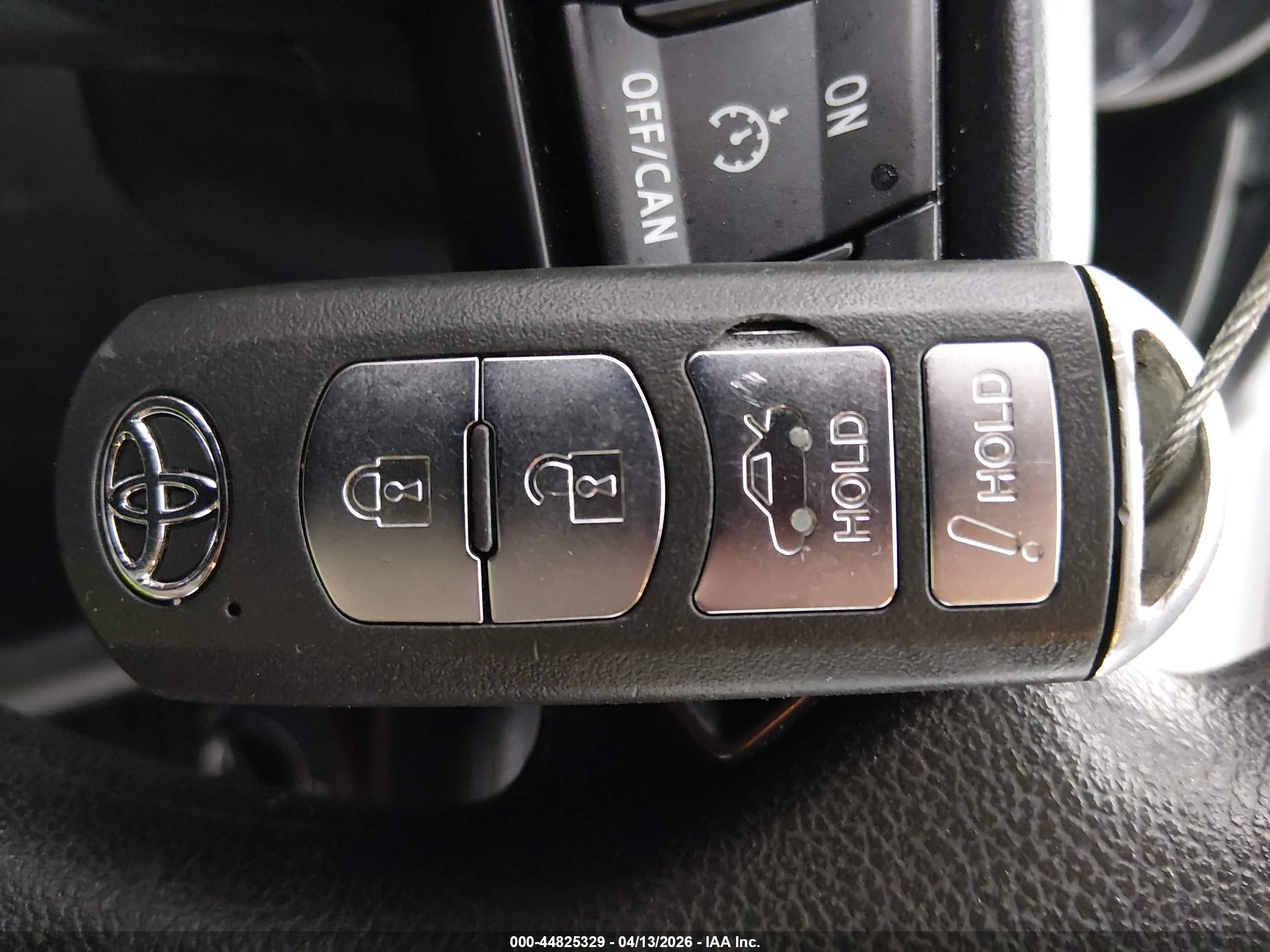 TOYOTA YARIS image 11