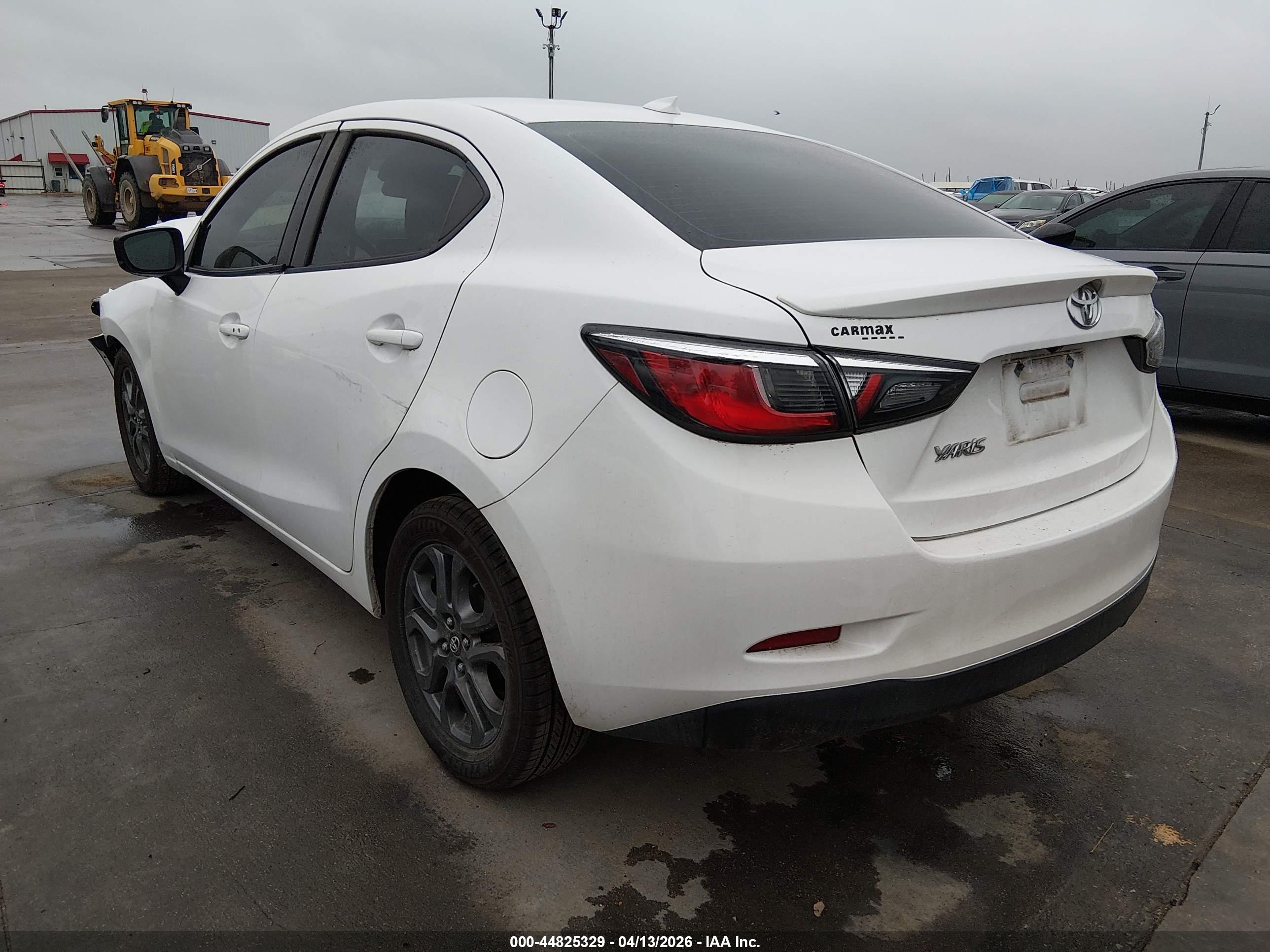 TOYOTA YARIS image 3