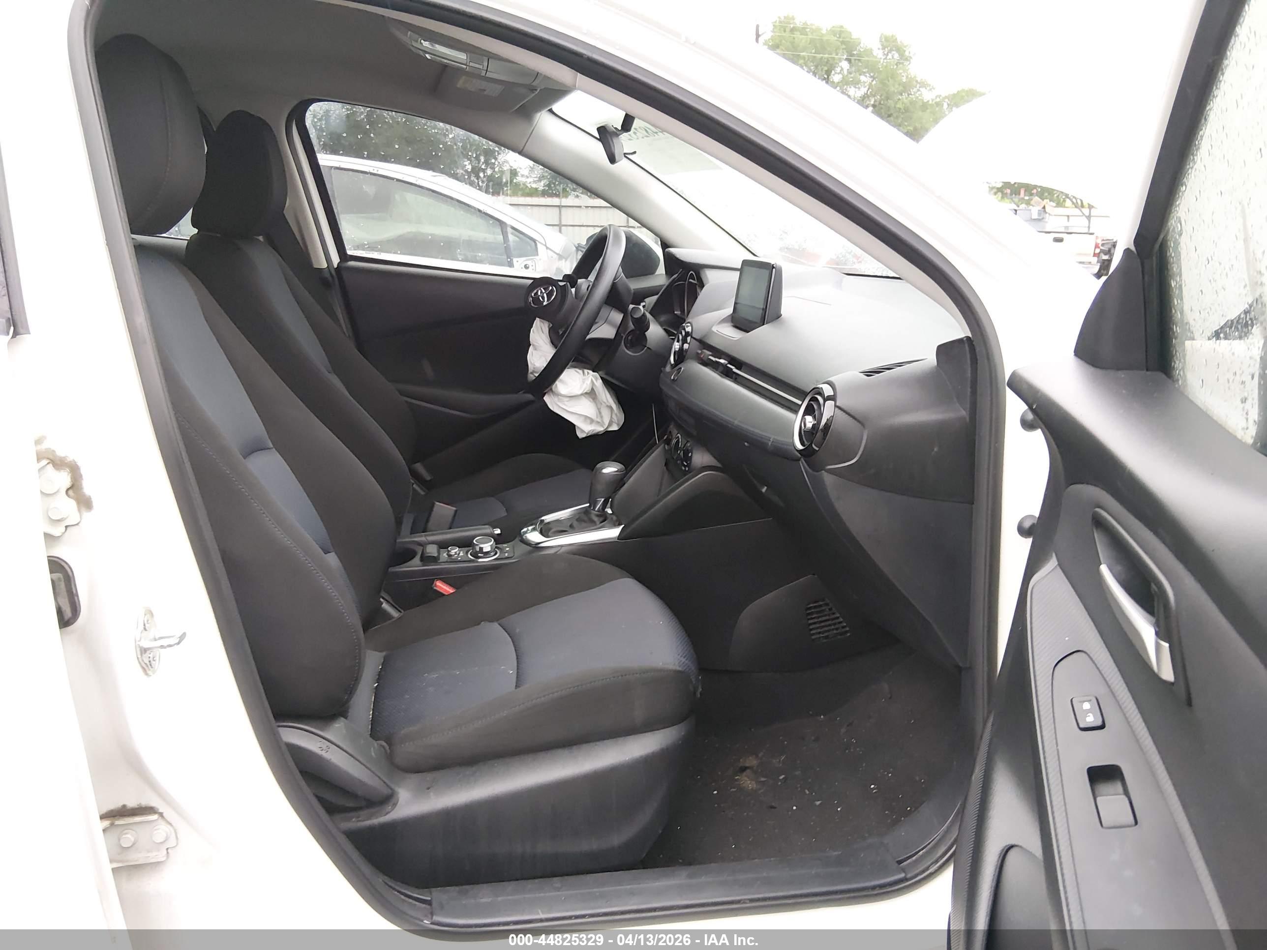 TOYOTA YARIS image 5
