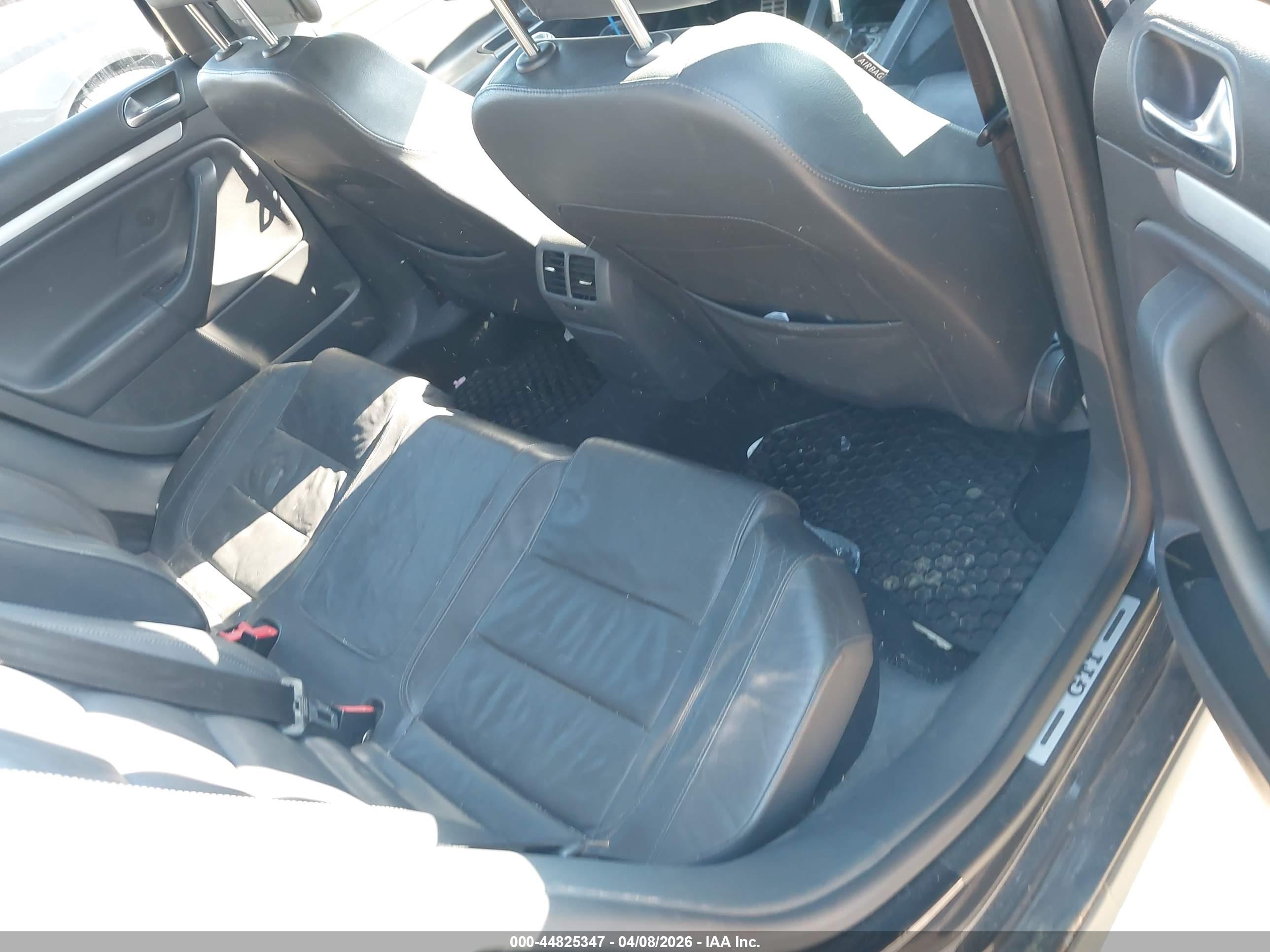 VOLKSWAGEN GTI image 8