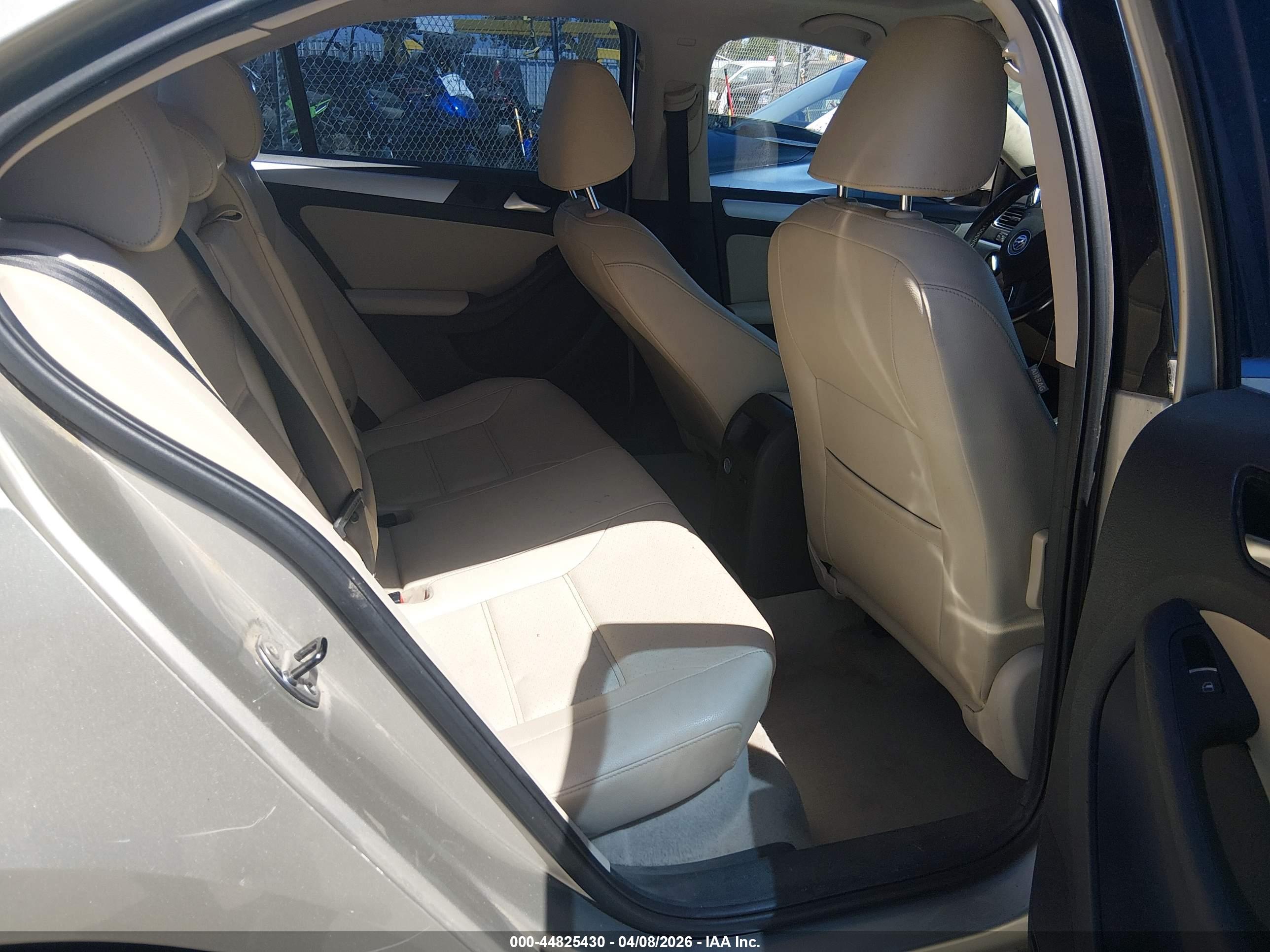 VOLKSWAGEN JETTA image 8