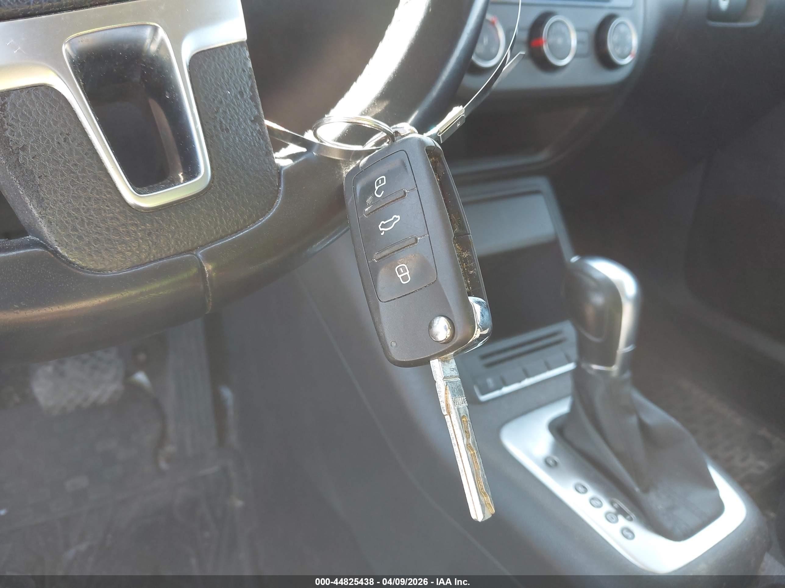 VOLKSWAGEN TIGUAN image 11