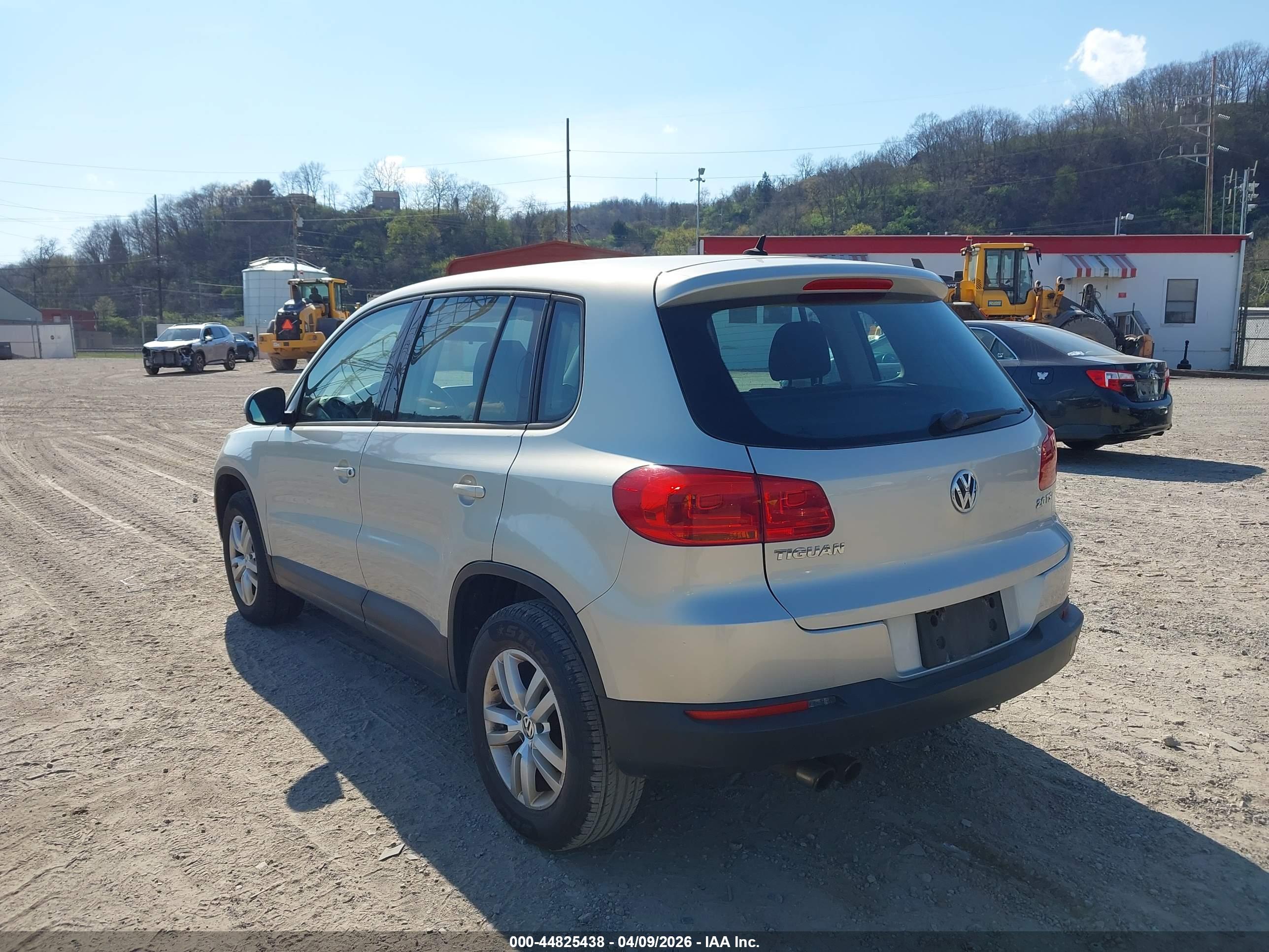 VOLKSWAGEN TIGUAN image 3