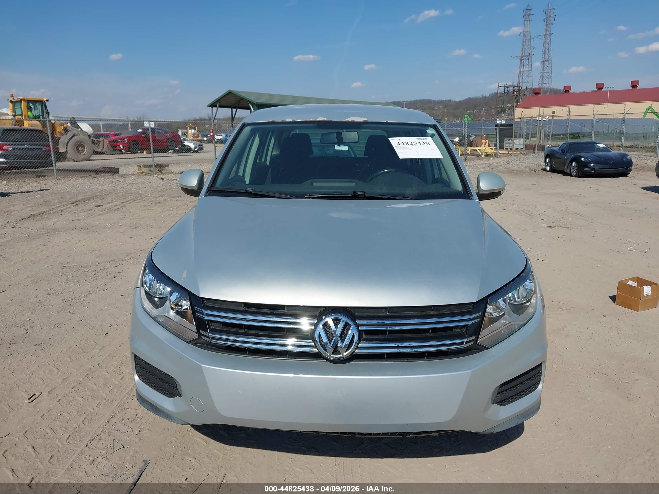 VOLKSWAGEN TIGUAN image 6