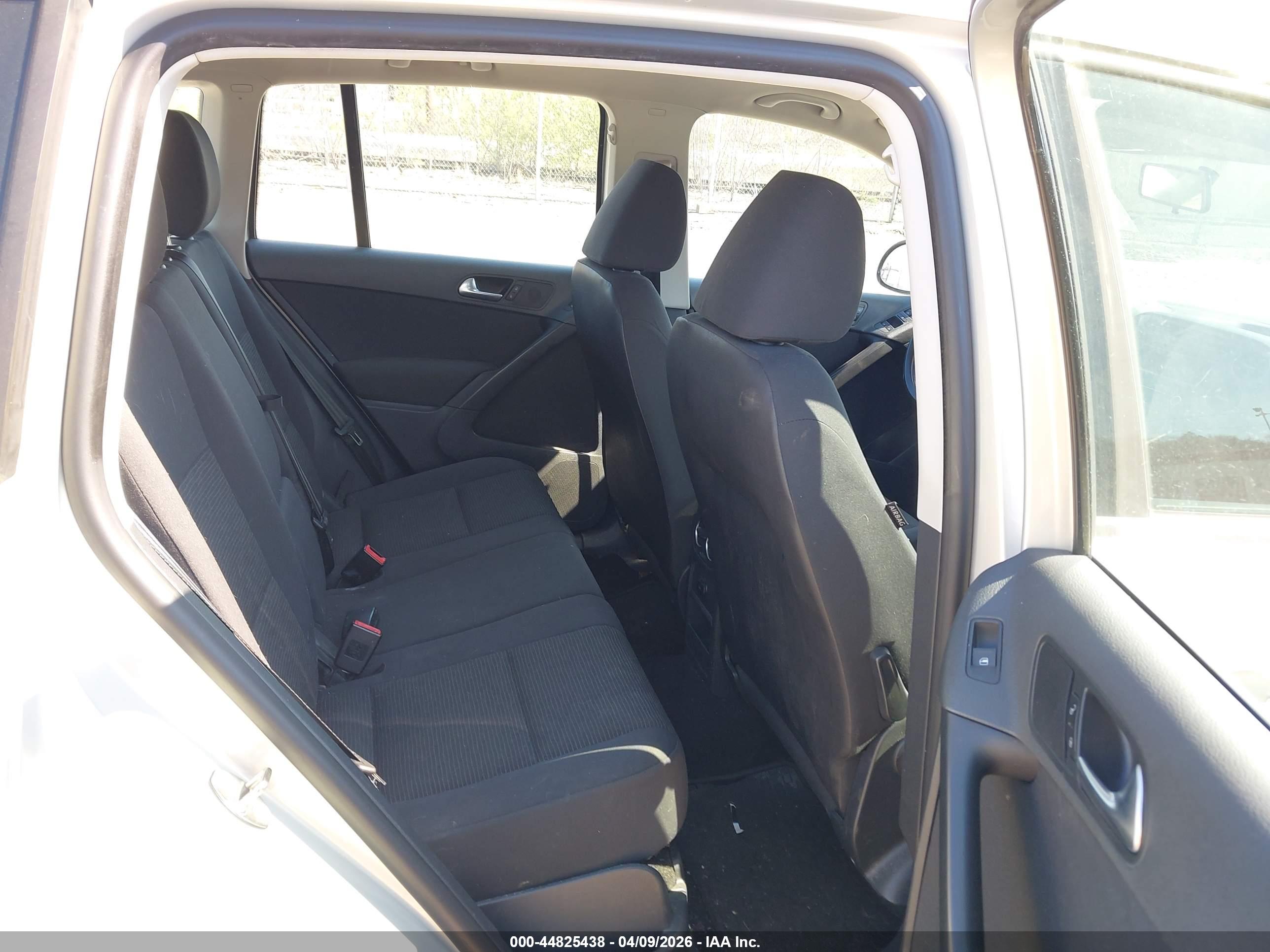 VOLKSWAGEN TIGUAN image 8