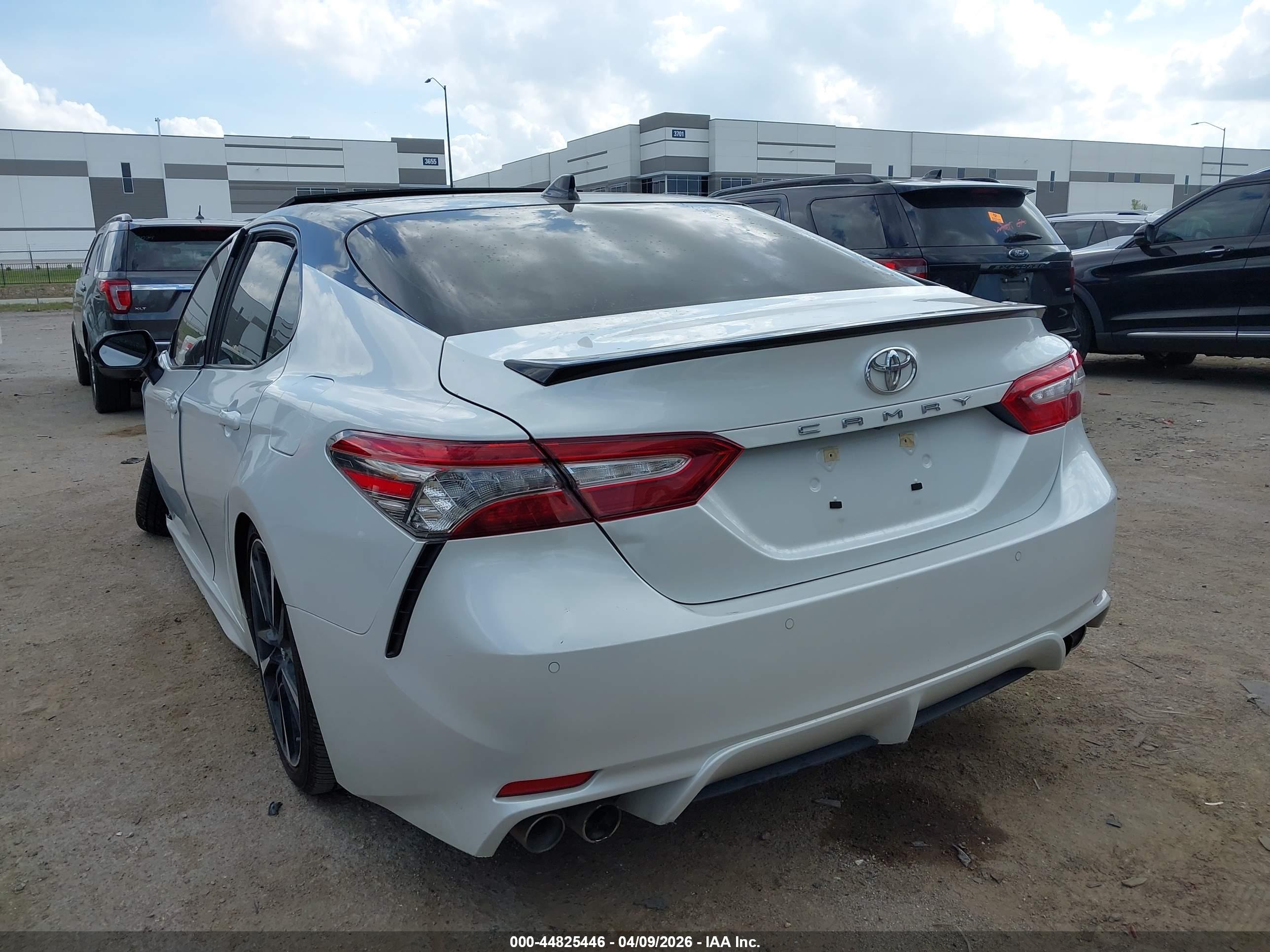 TOYOTA CAMRY image 3