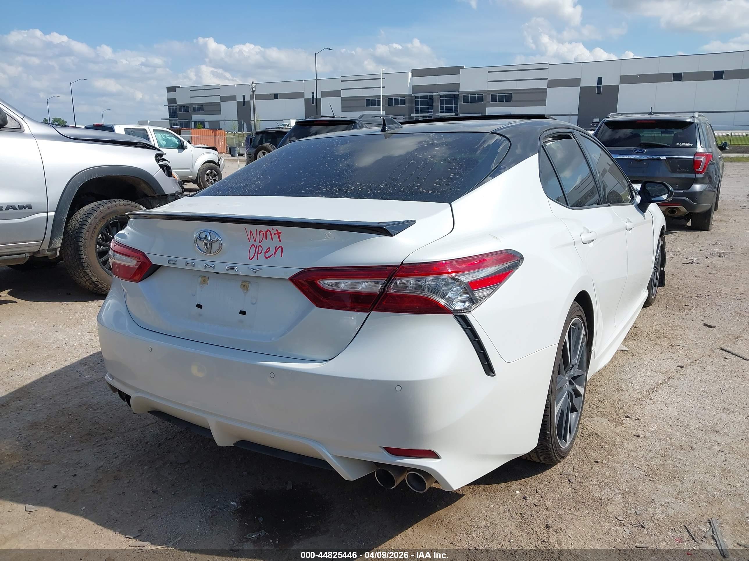TOYOTA CAMRY image 4