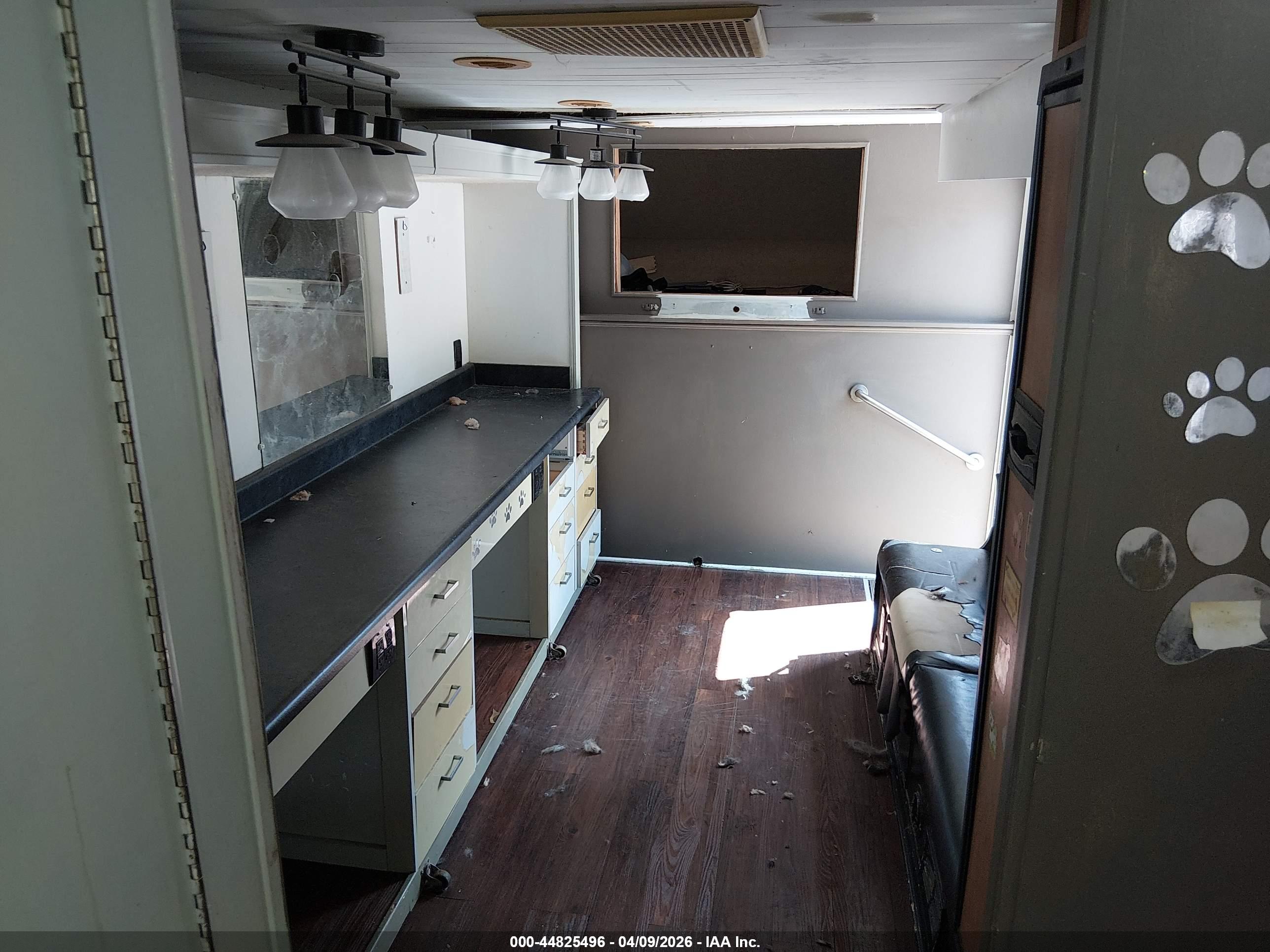 FORD E-450 image 8