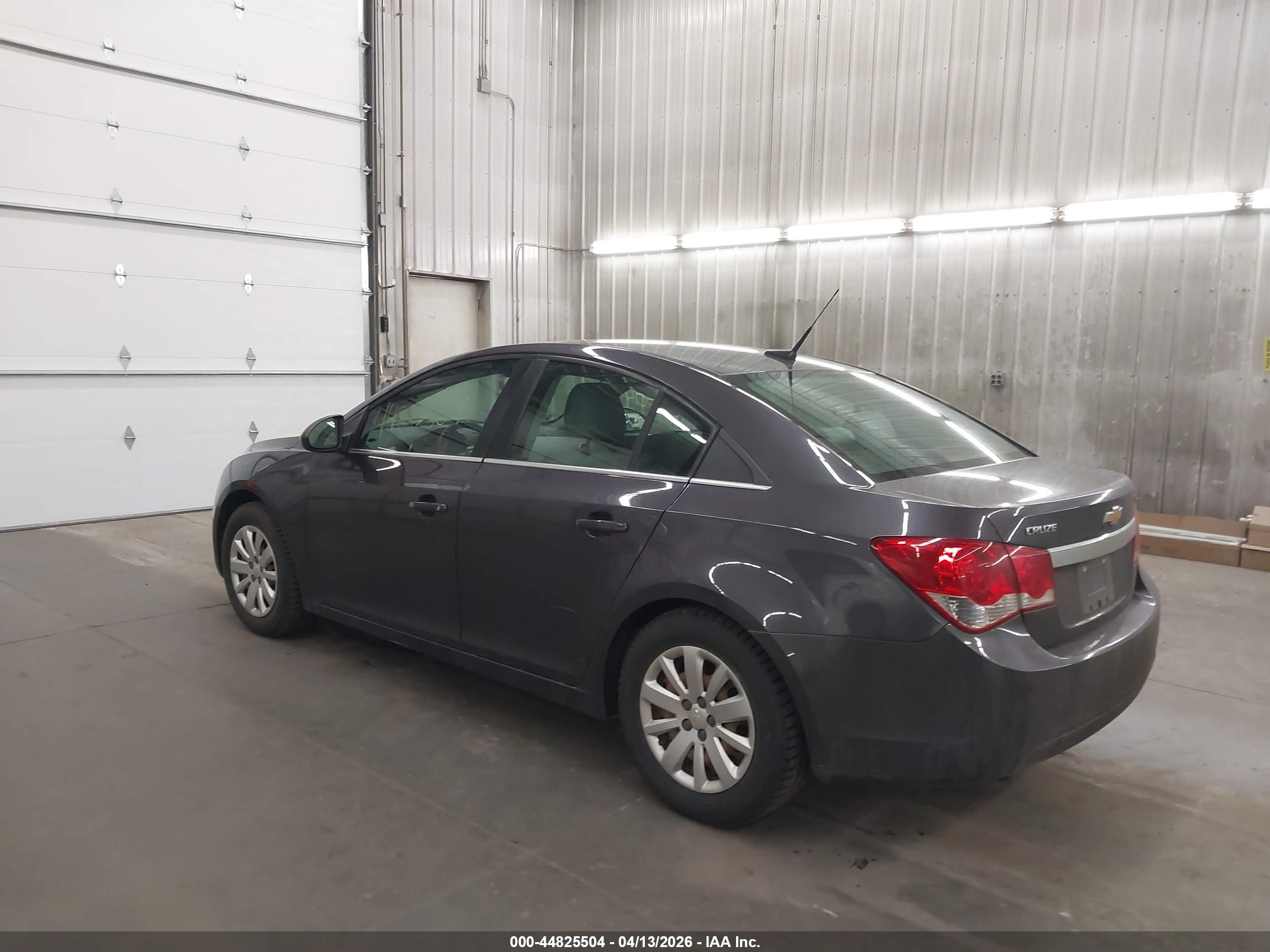 CHEVROLET CRUZE image 3