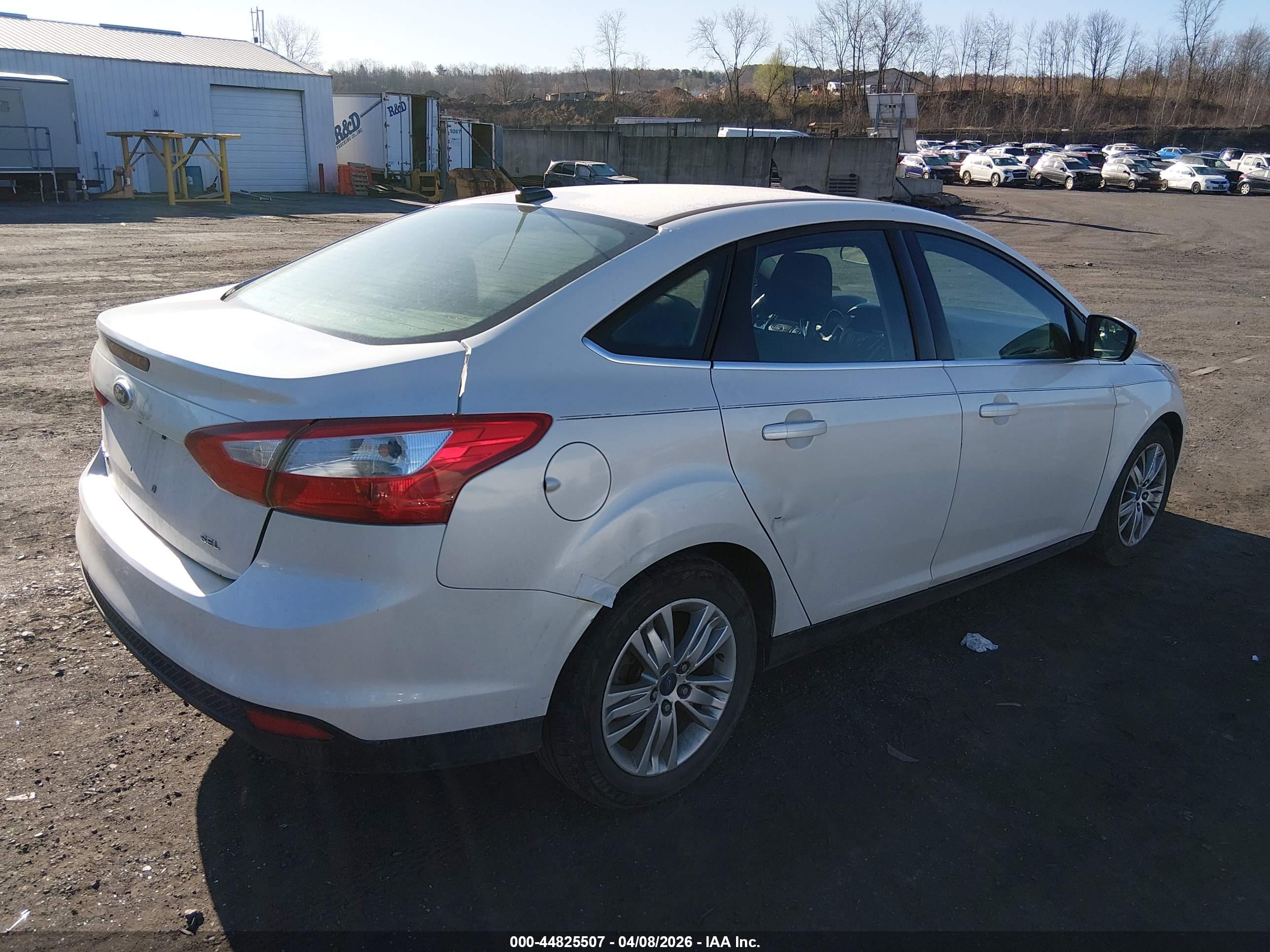 FORD FOCUS image 4
