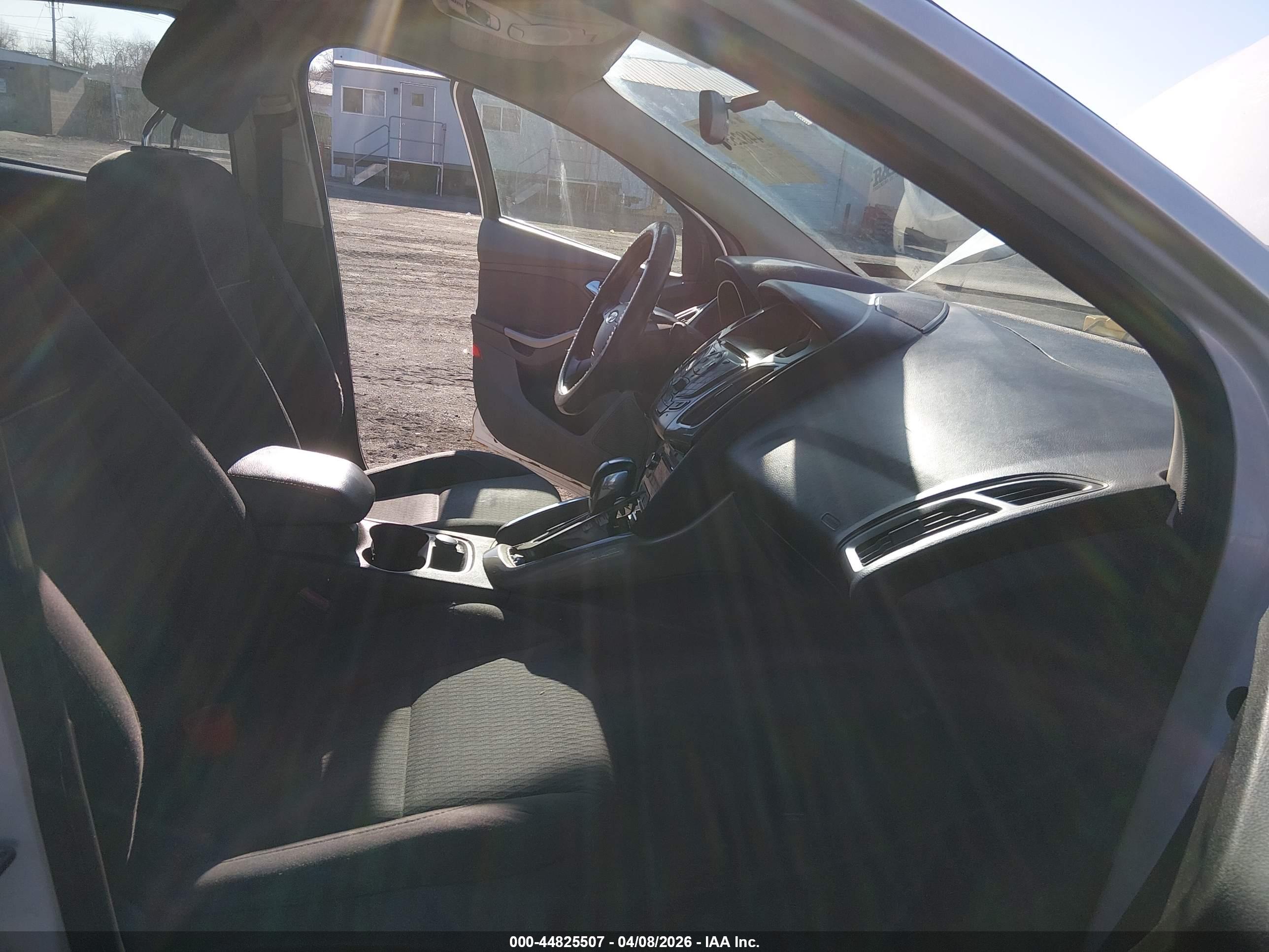 FORD FOCUS image 5