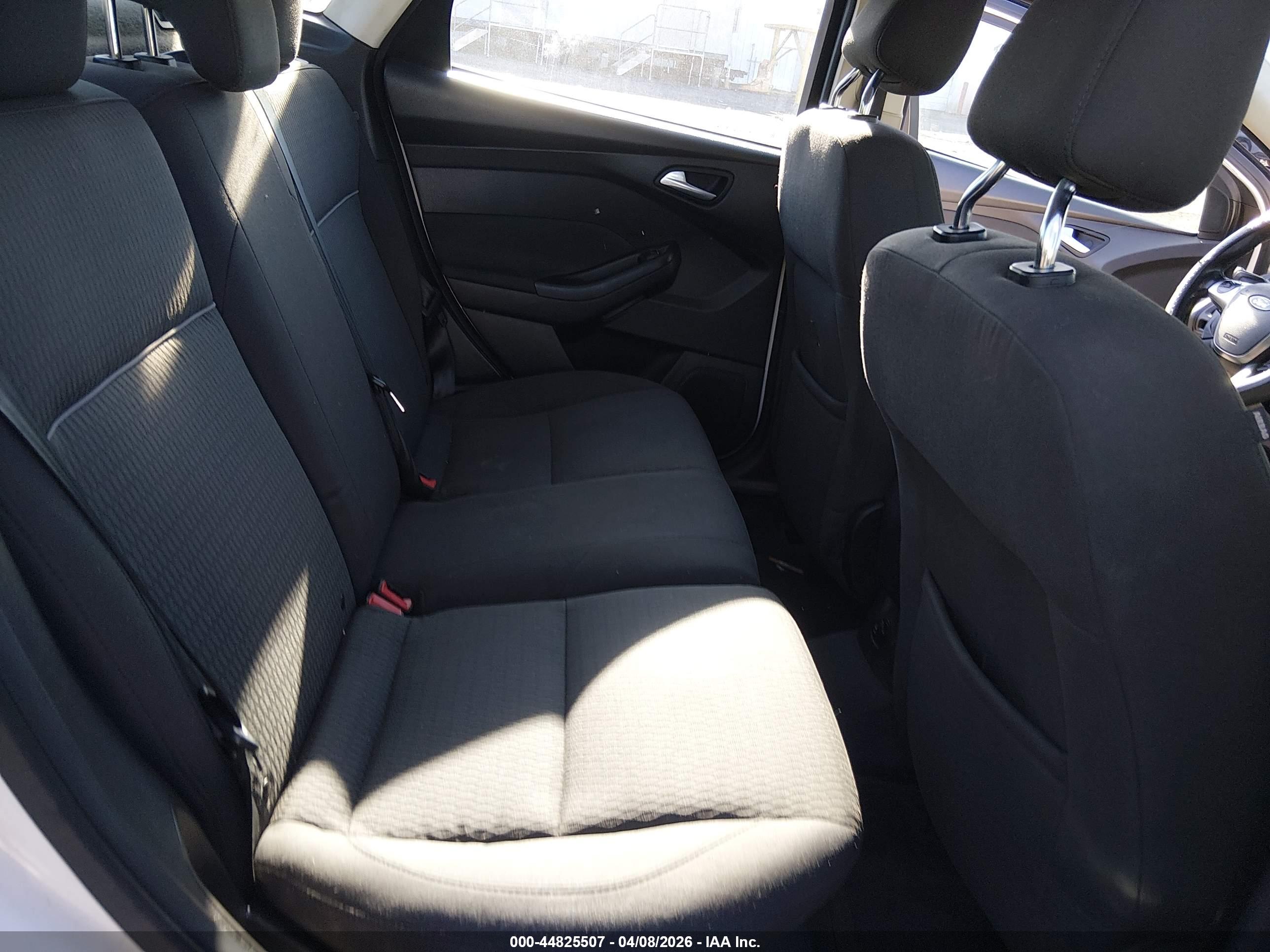 FORD FOCUS image 8
