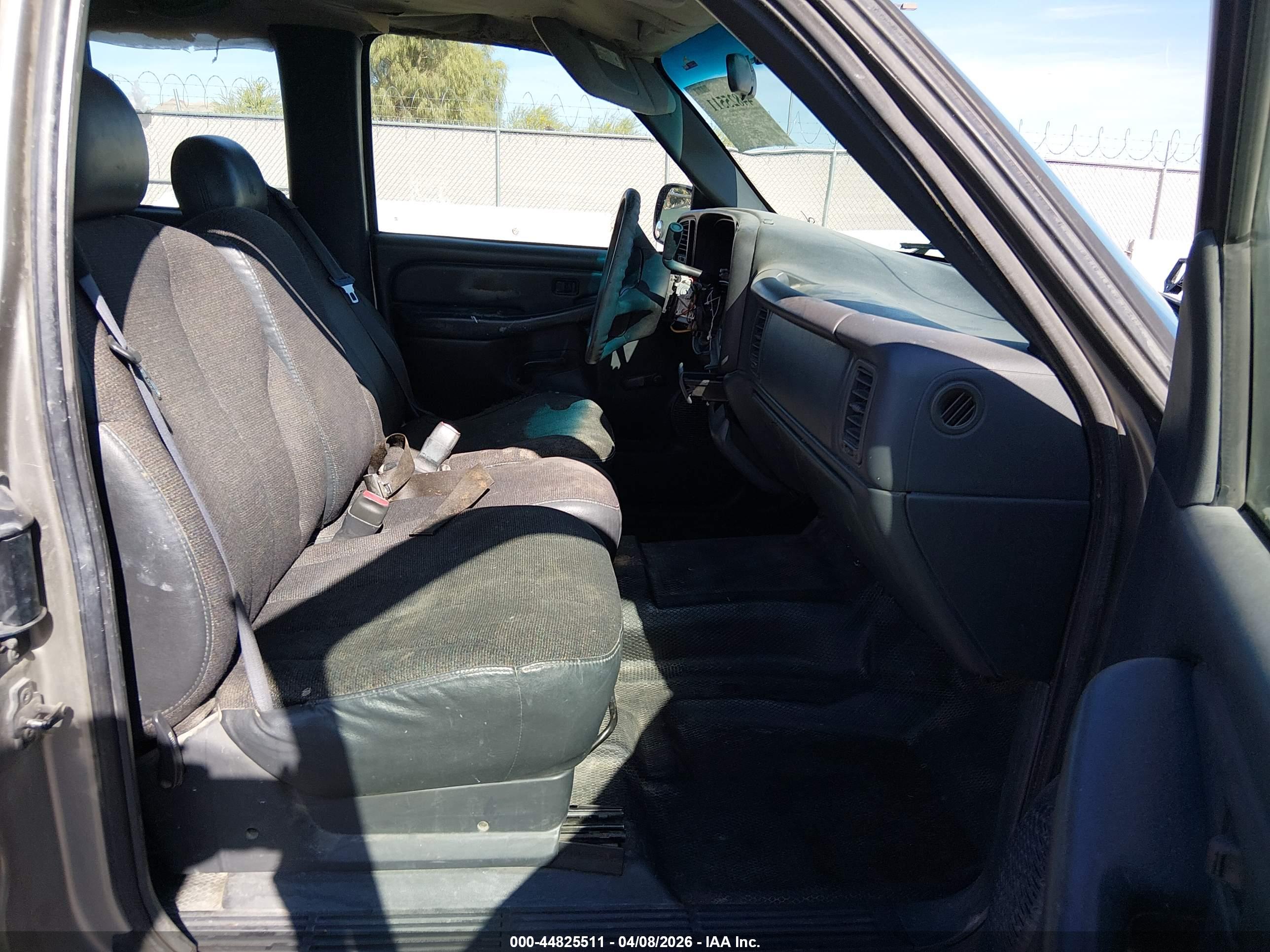 CHEVROLET SILVERADO image 5