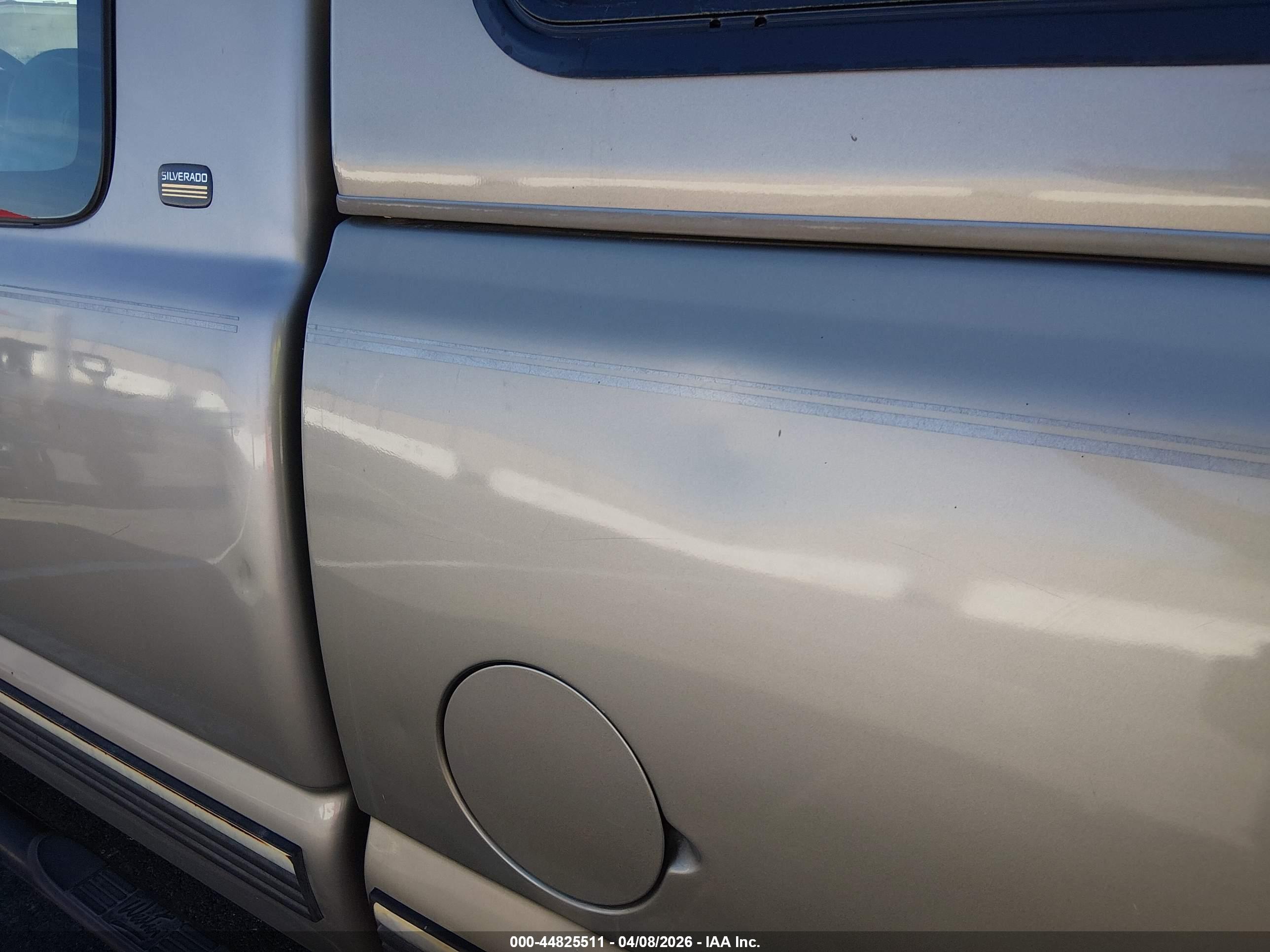 CHEVROLET SILVERADO image 6