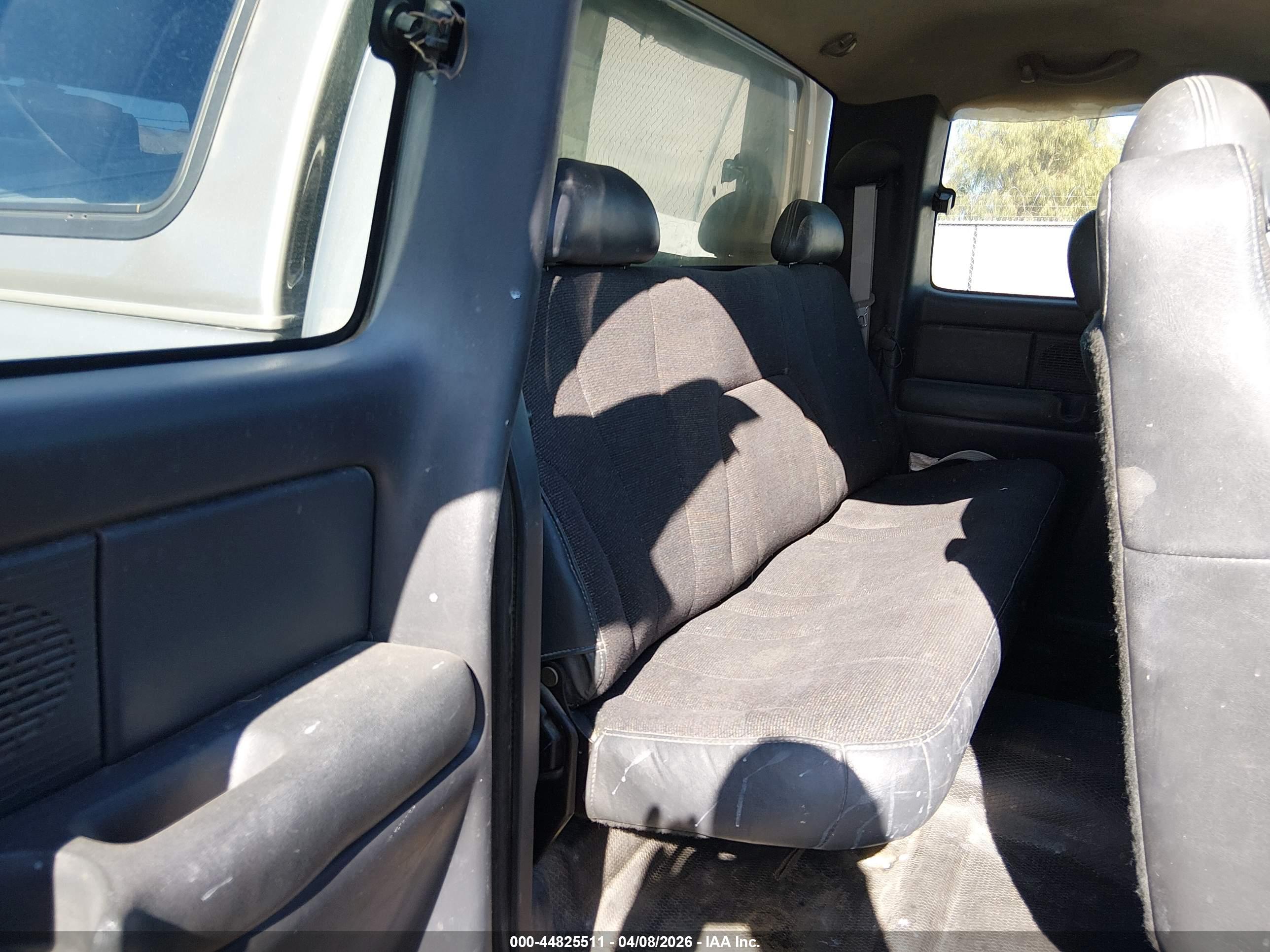 CHEVROLET SILVERADO image 8