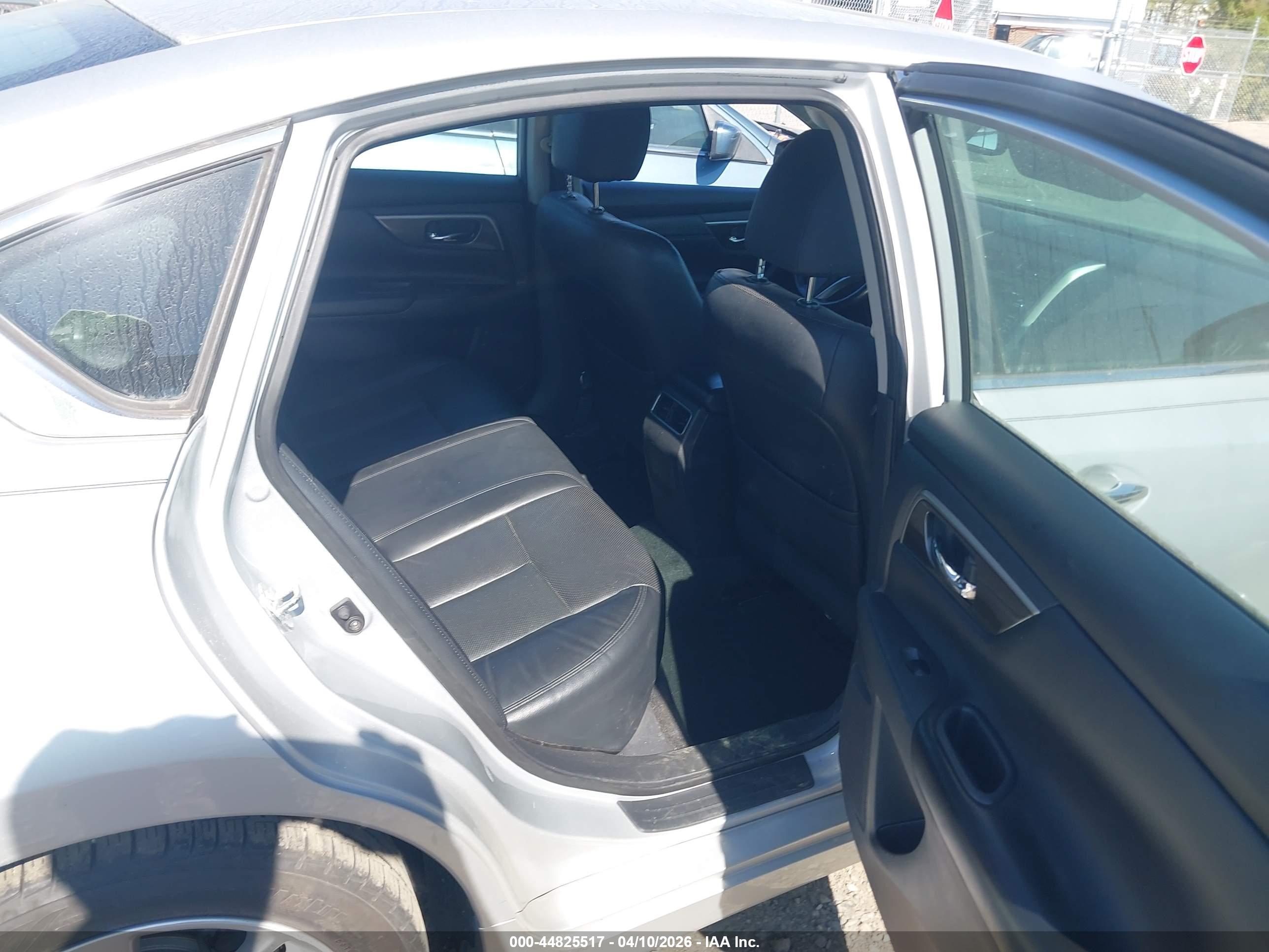 NISSAN ALTIMA image 8