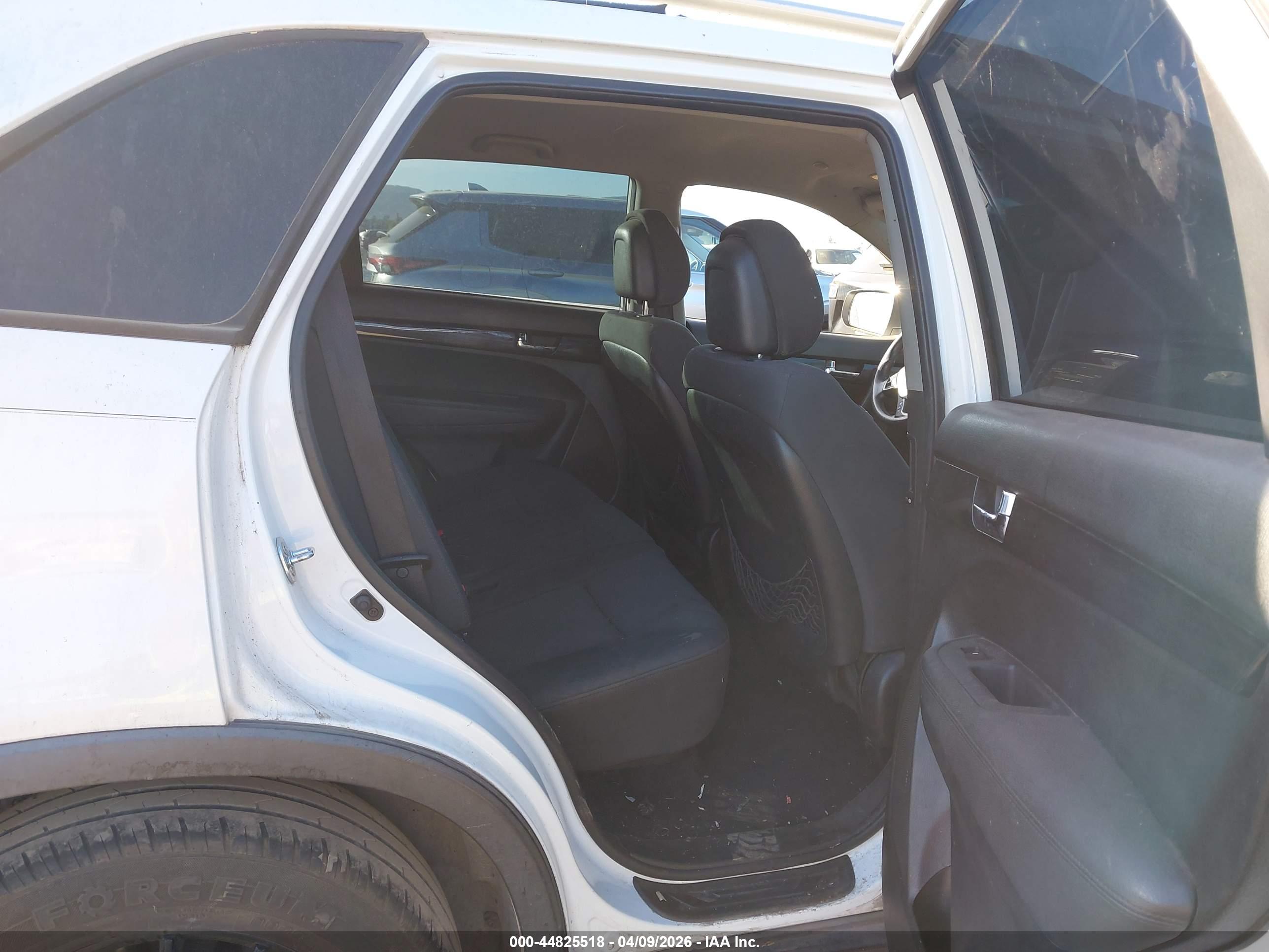 KIA SORENTO image 8