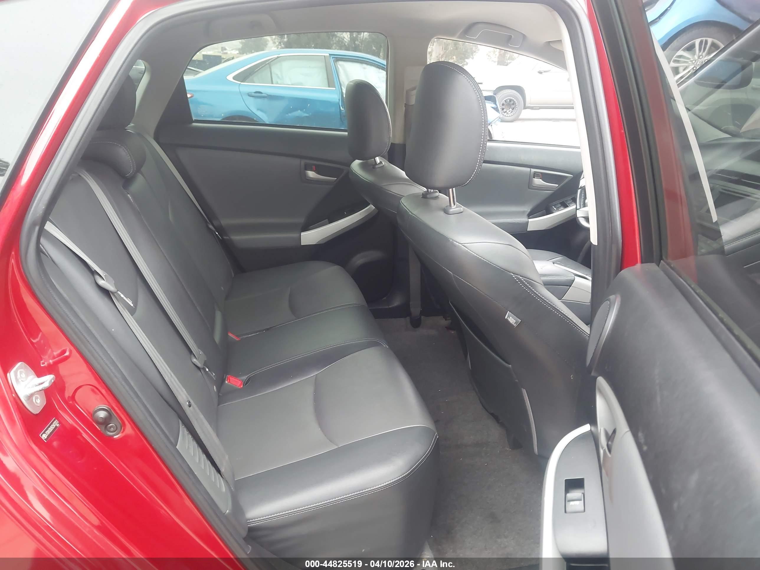 TOYOTA PRIUS image 8