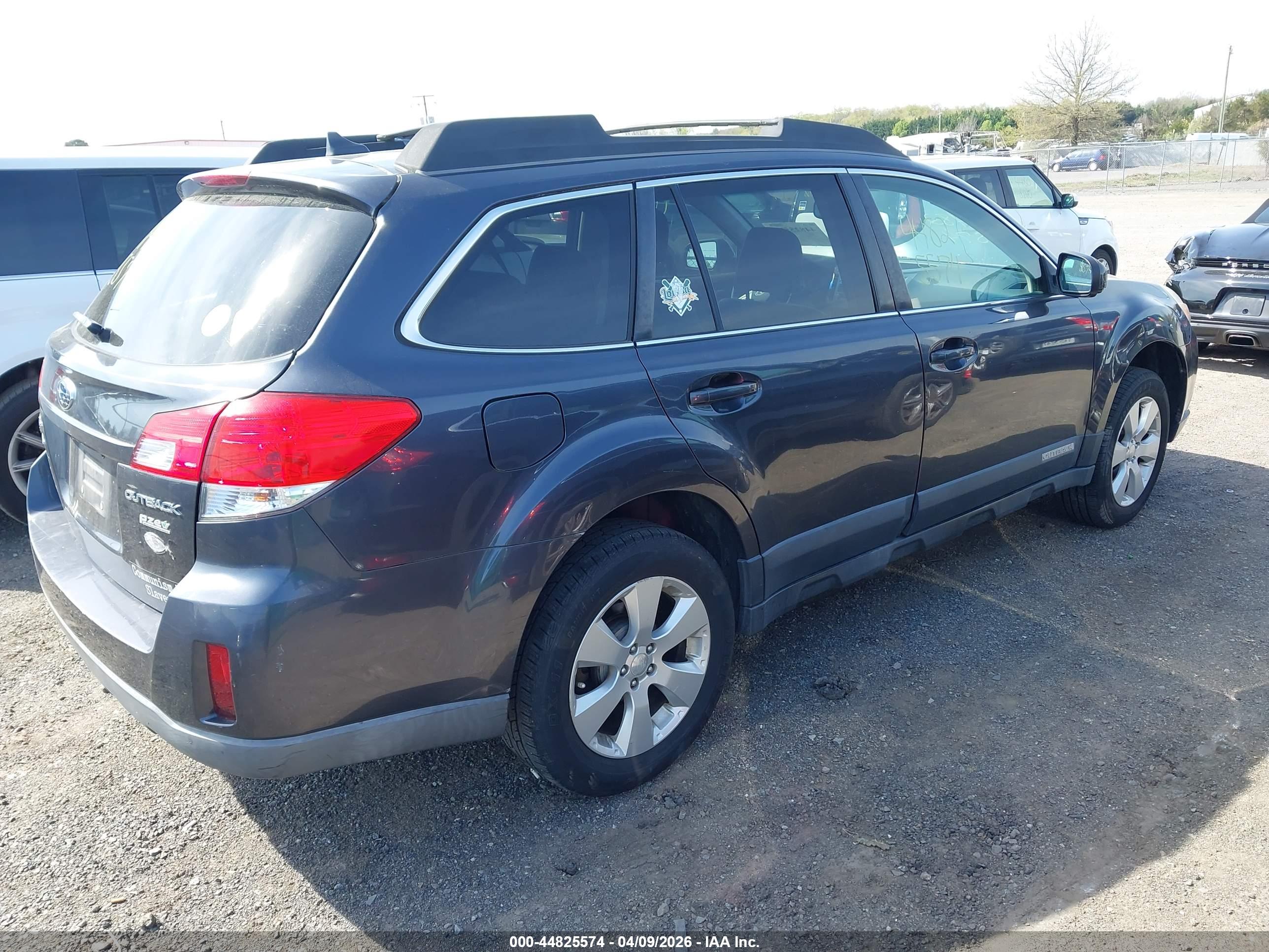 SUBARU OUTBACK image 4