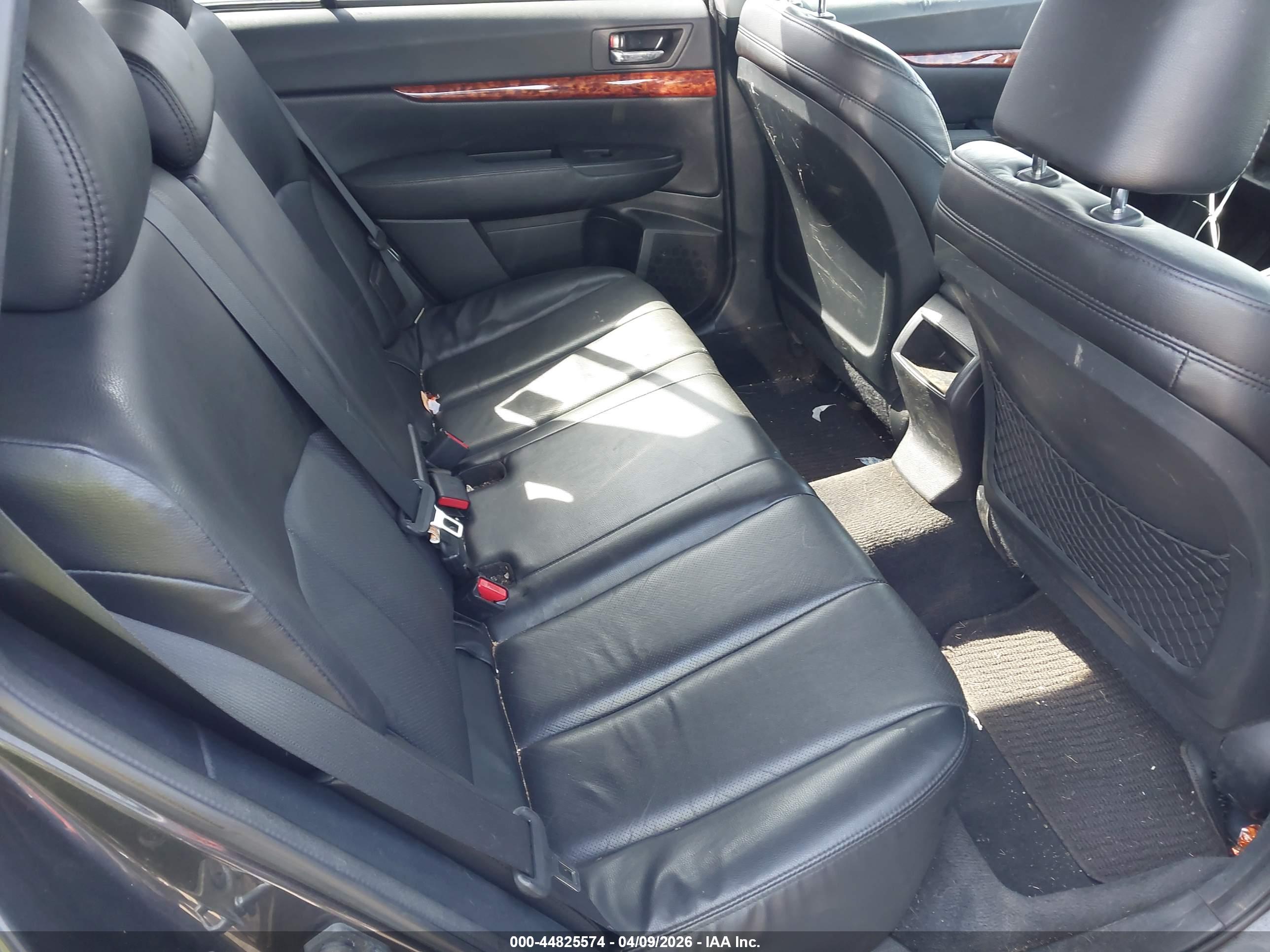 SUBARU OUTBACK image 8