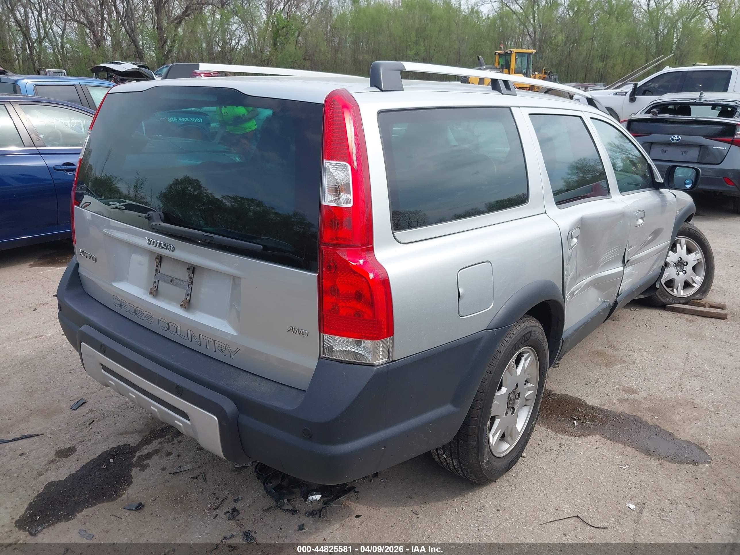 VOLVO XC70 image 4