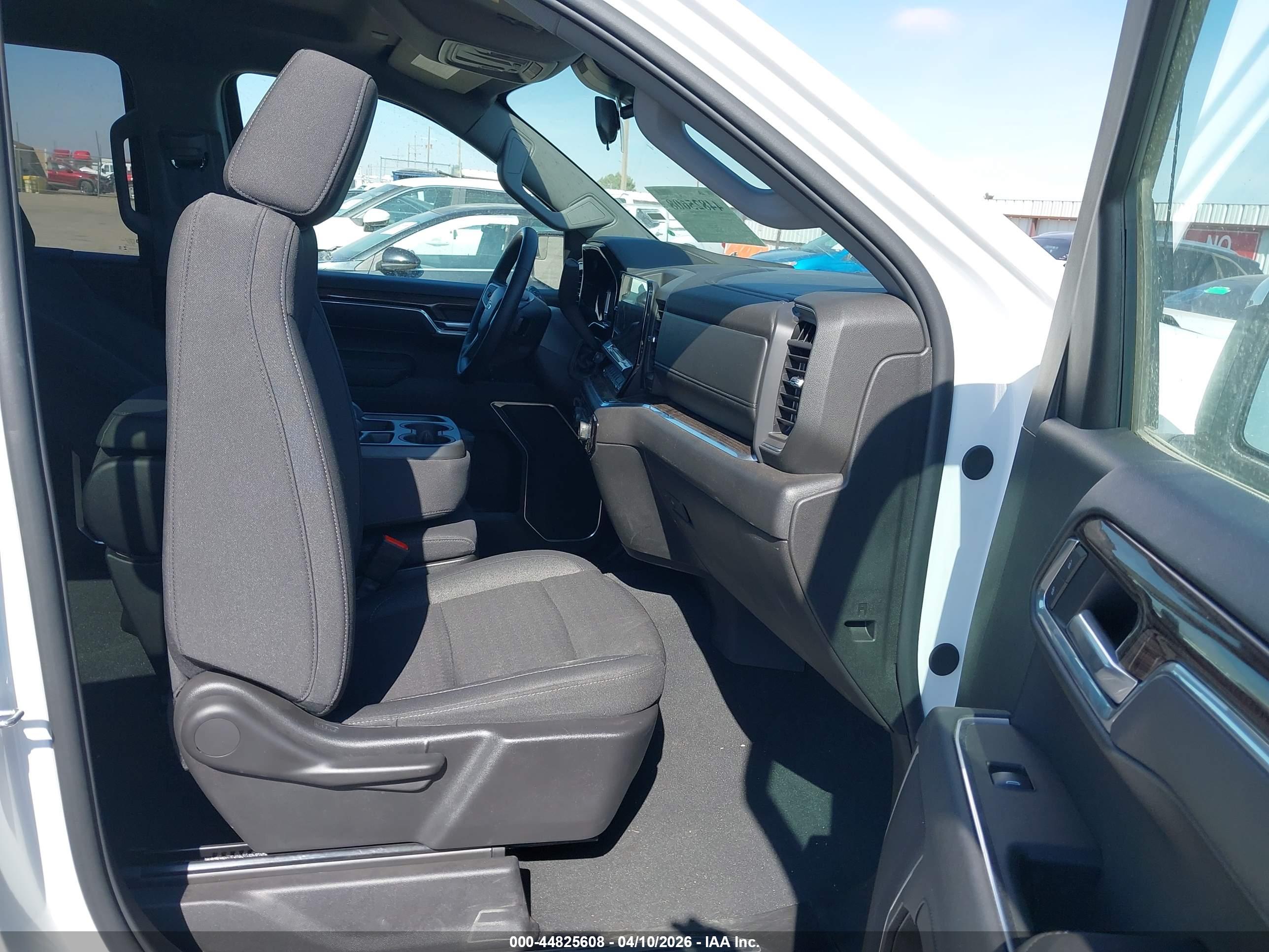 CHEVROLET SILVERADO image 5
