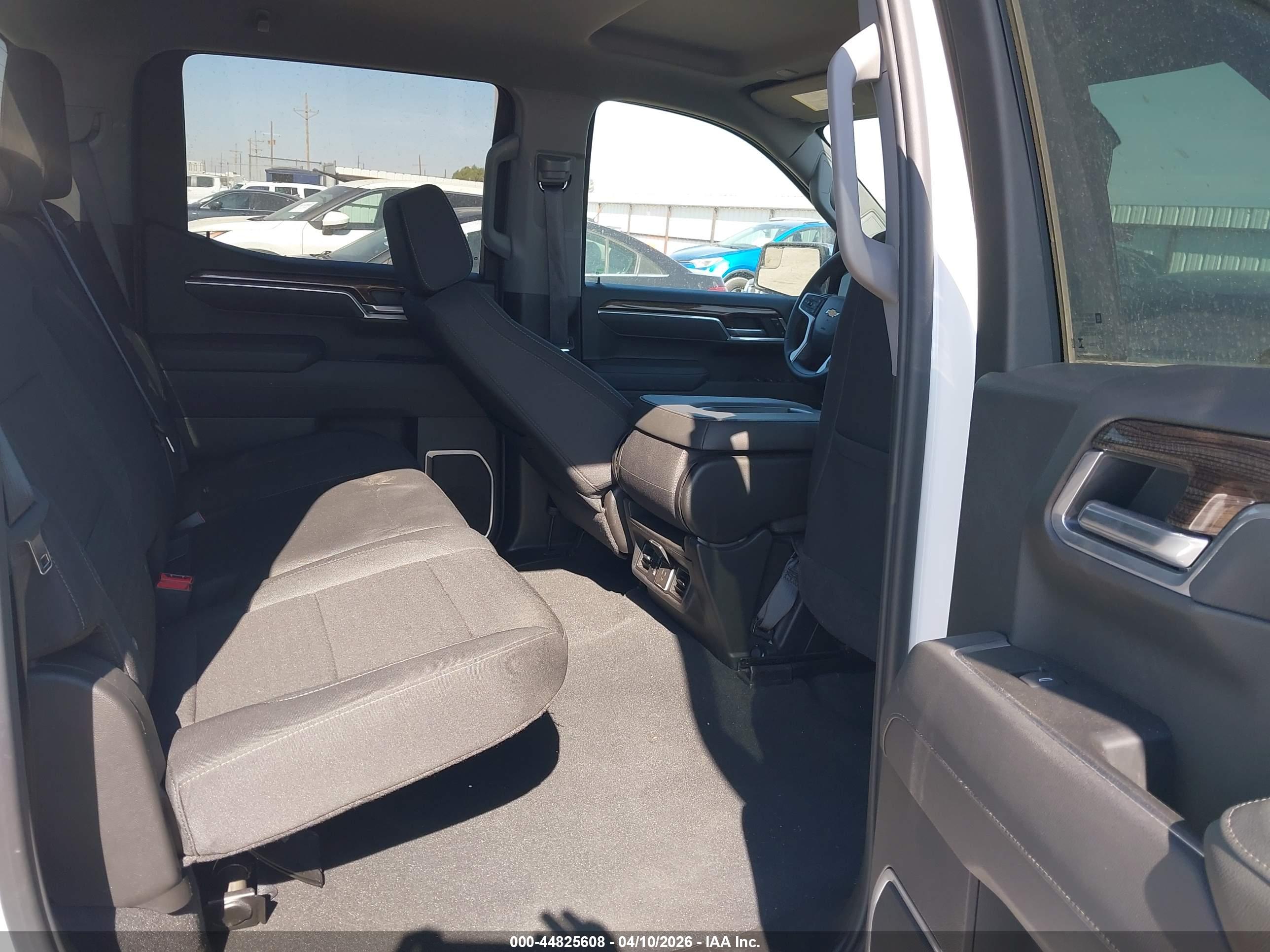 CHEVROLET SILVERADO image 8