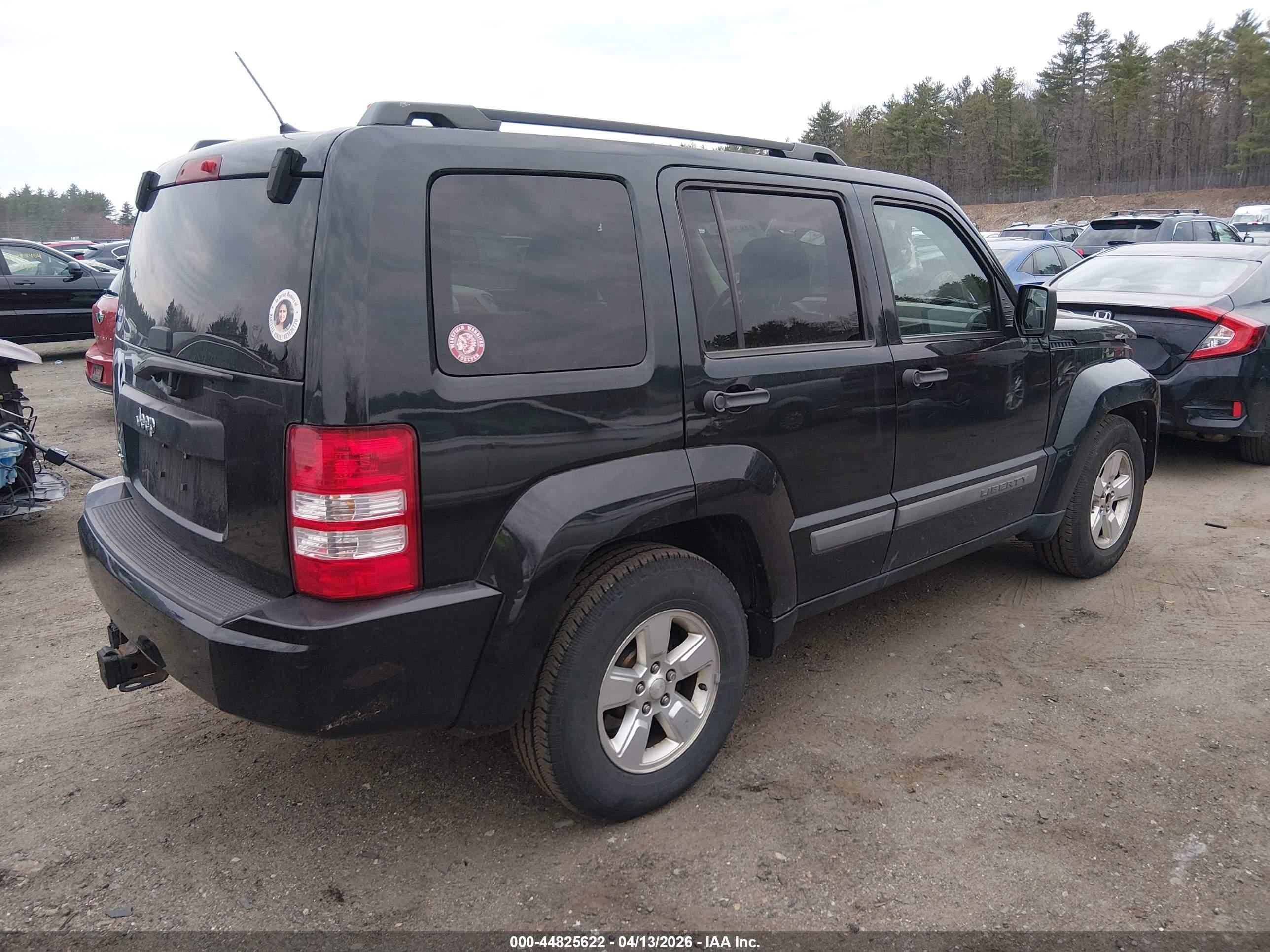 JEEP LIBERTY image 4
