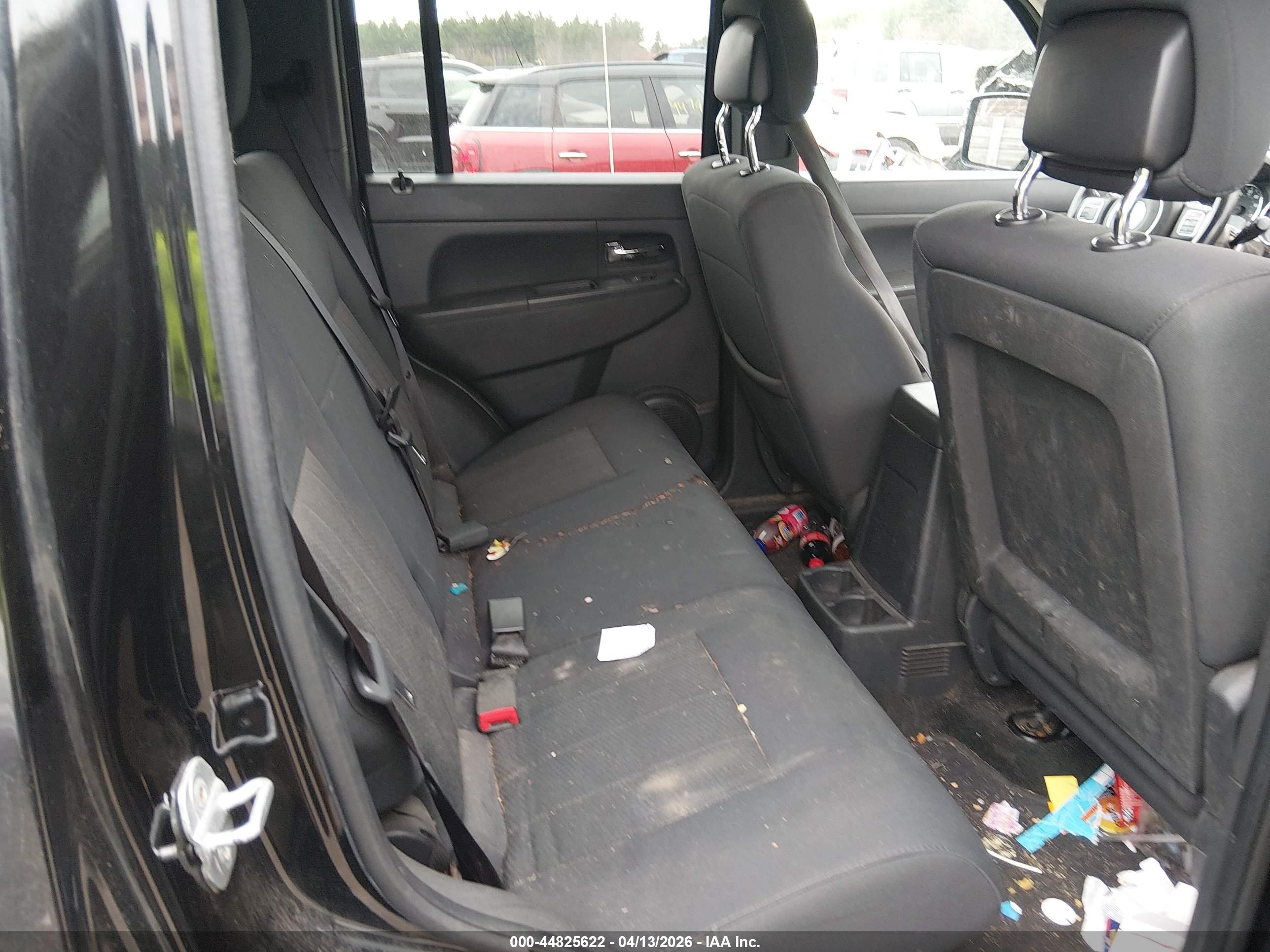 JEEP LIBERTY image 8