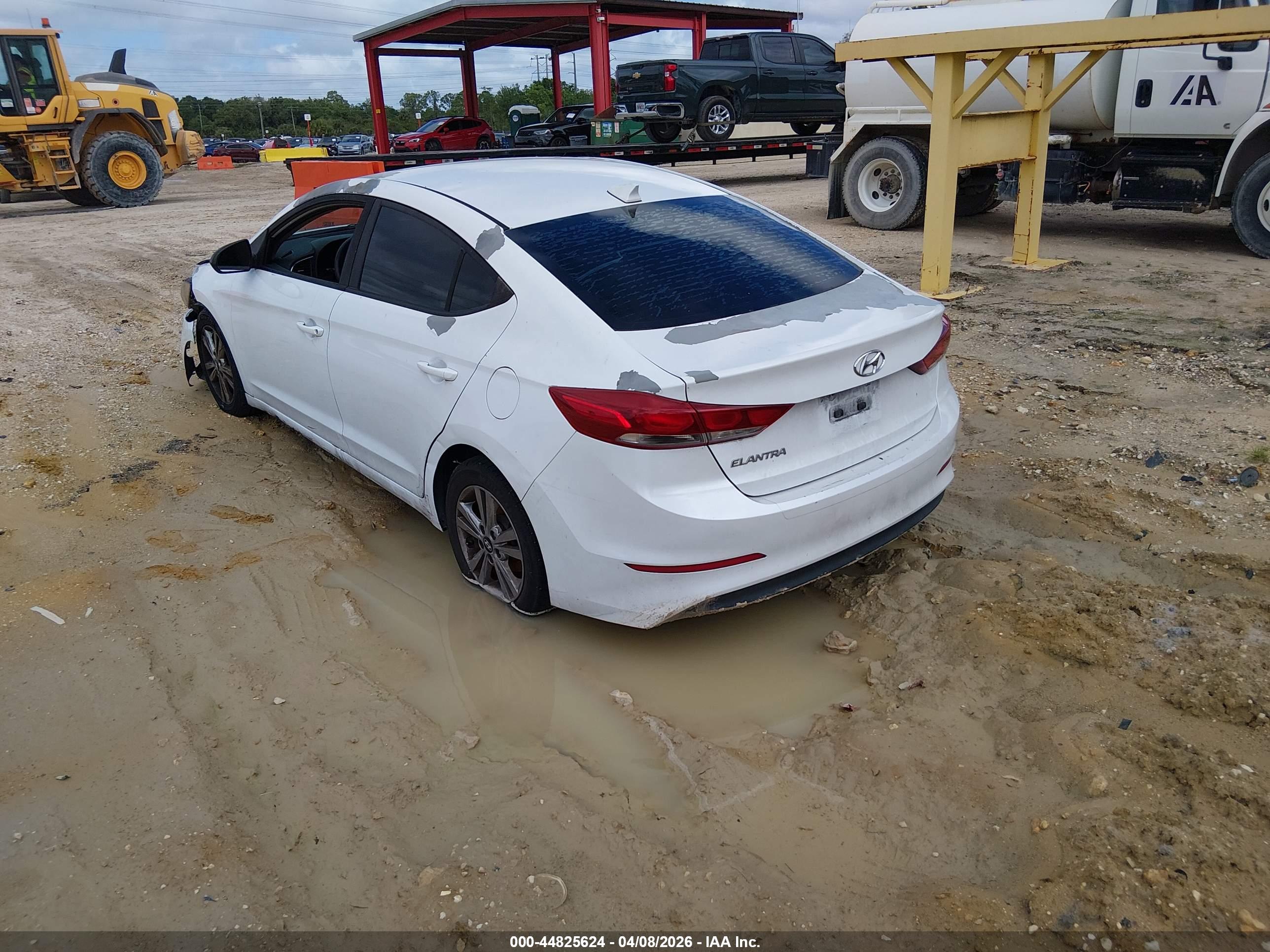 HYUNDAI ELANTRA image 3
