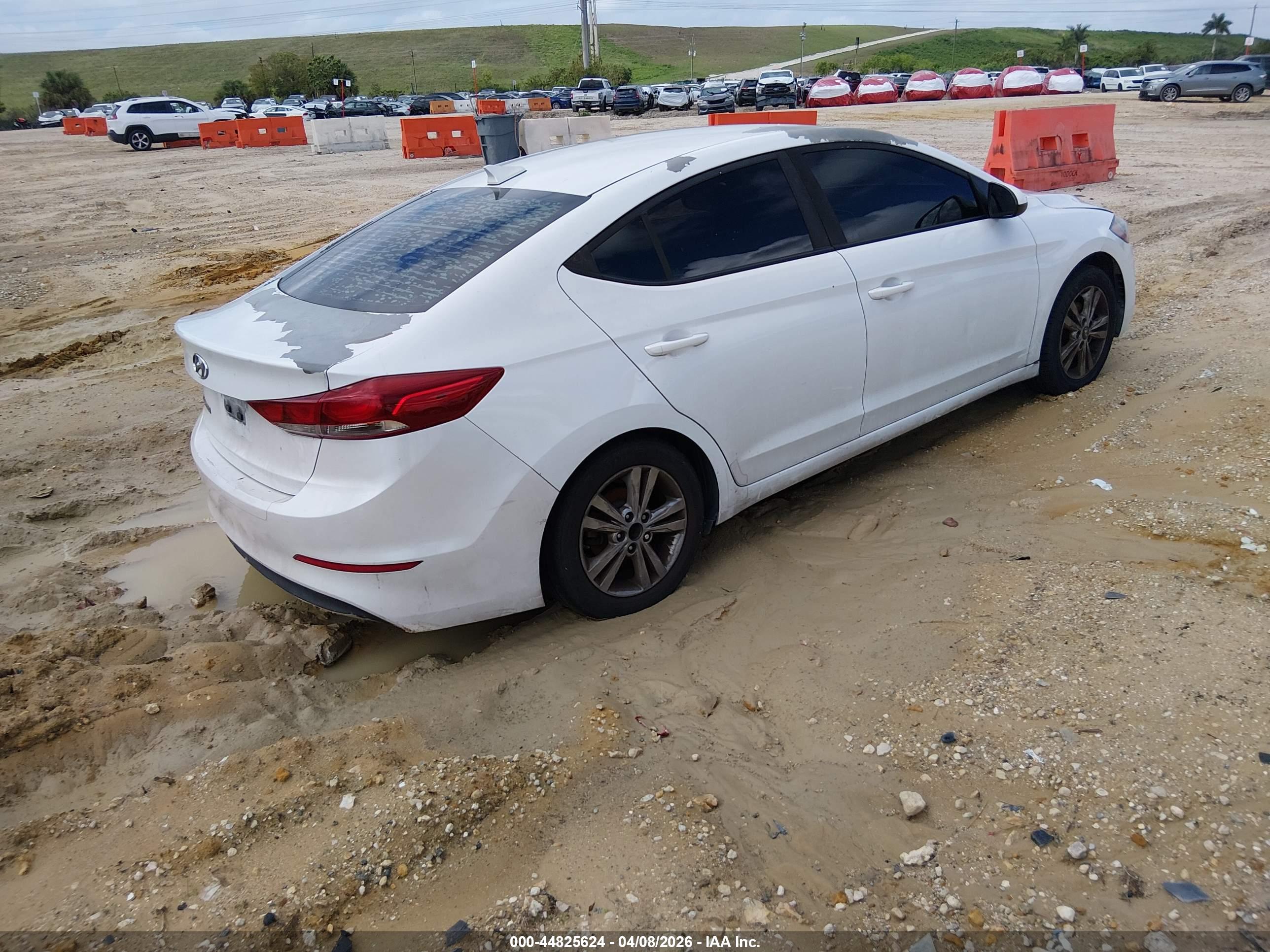 HYUNDAI ELANTRA image 4
