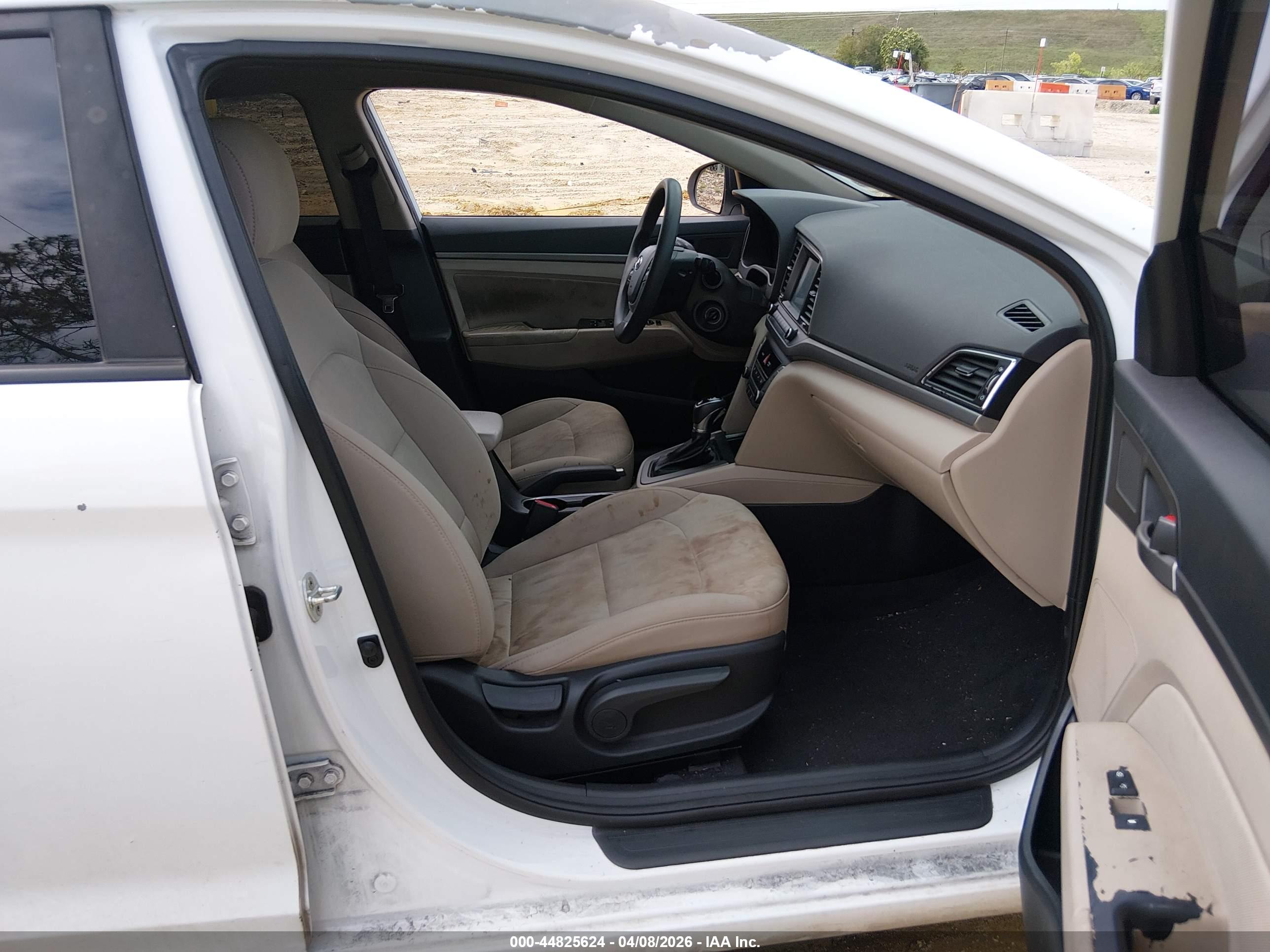 HYUNDAI ELANTRA image 5