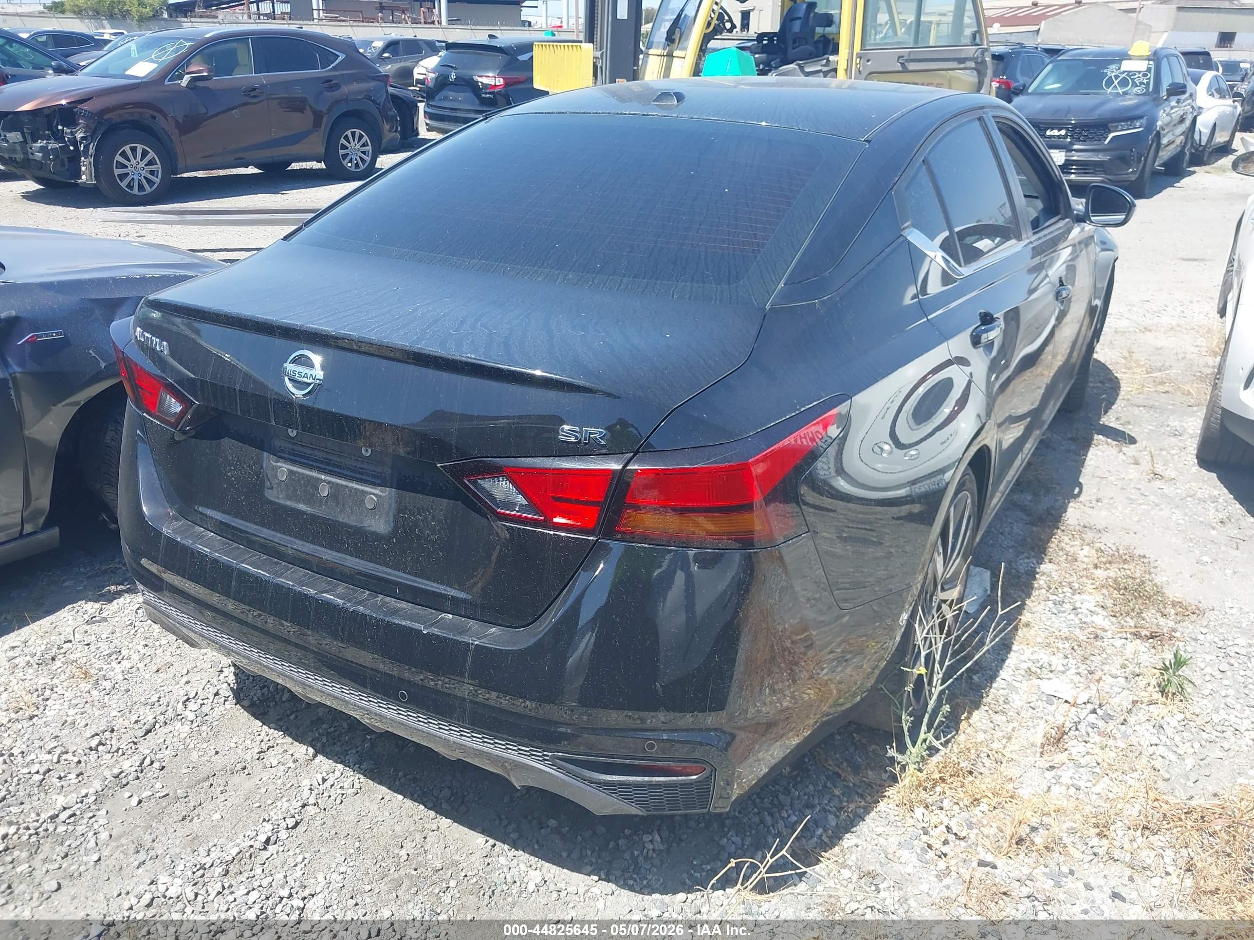 NISSAN ALTIMA image 4