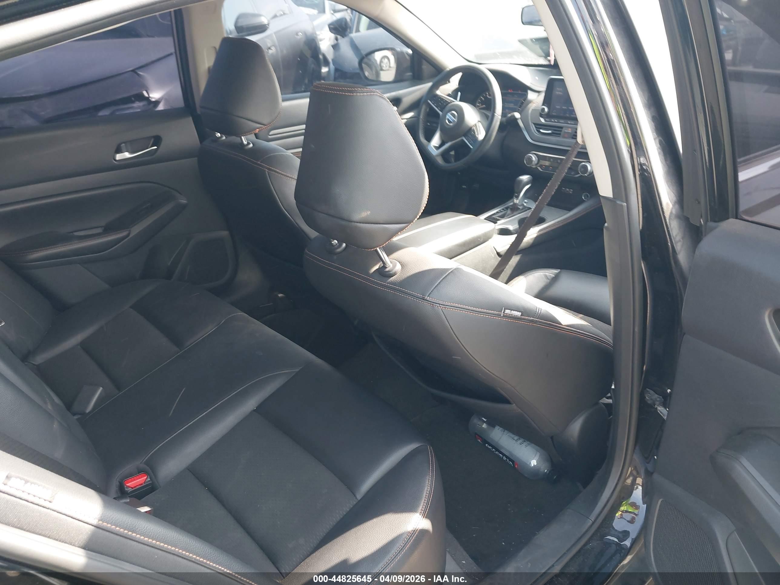 NISSAN ALTIMA image 8