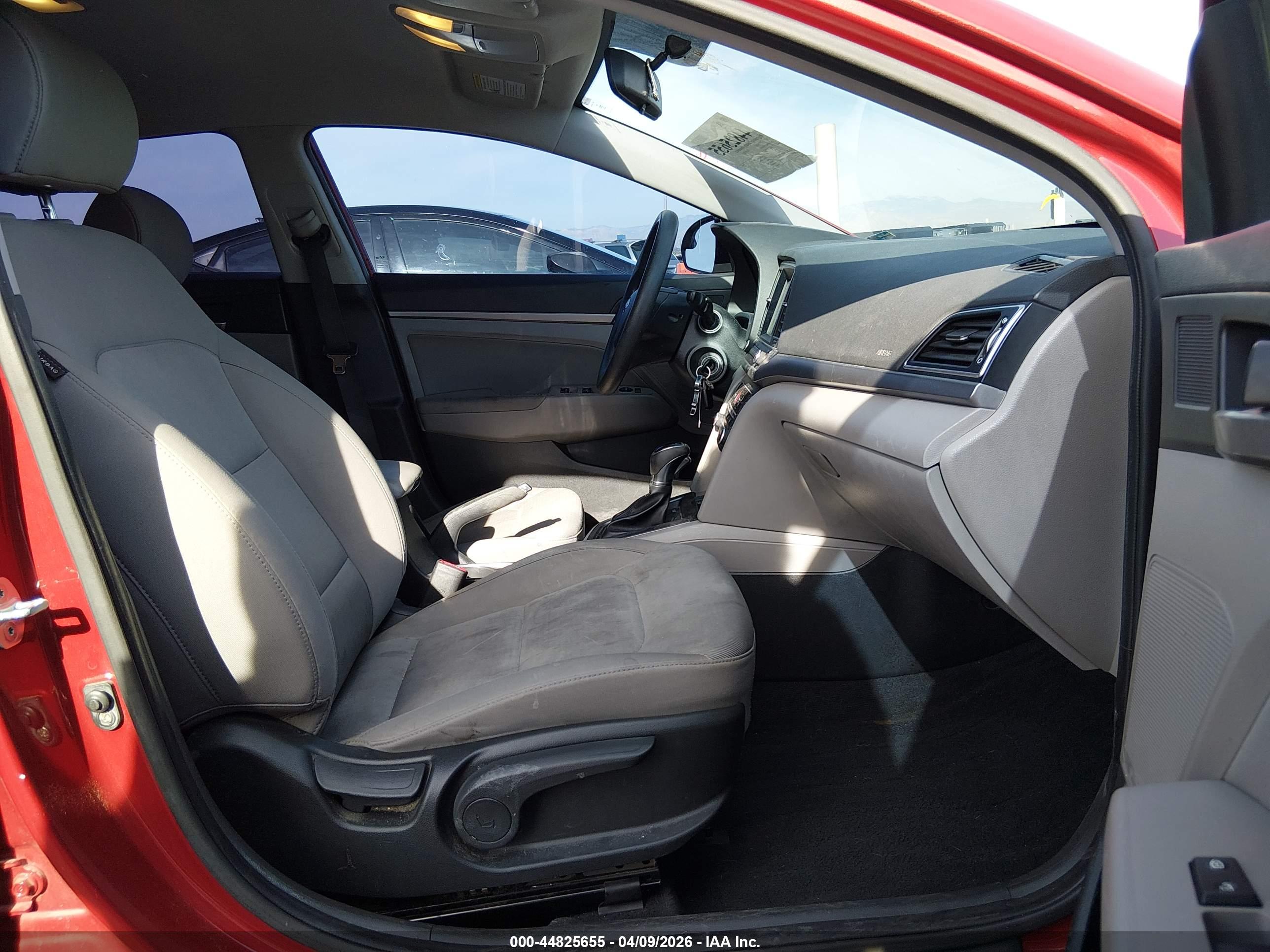 HYUNDAI ELANTRA image 5