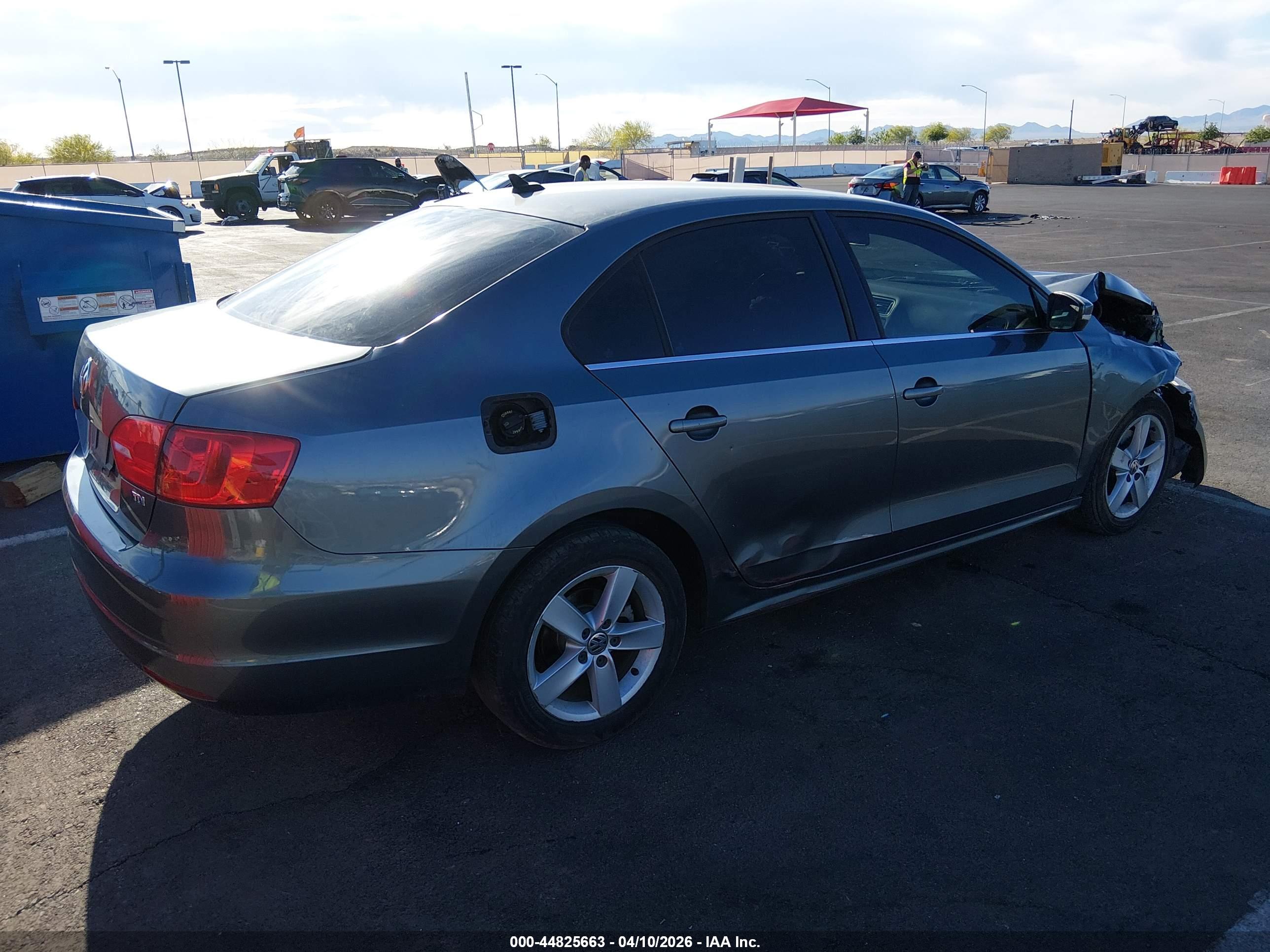 VOLKSWAGEN JETTA image 4