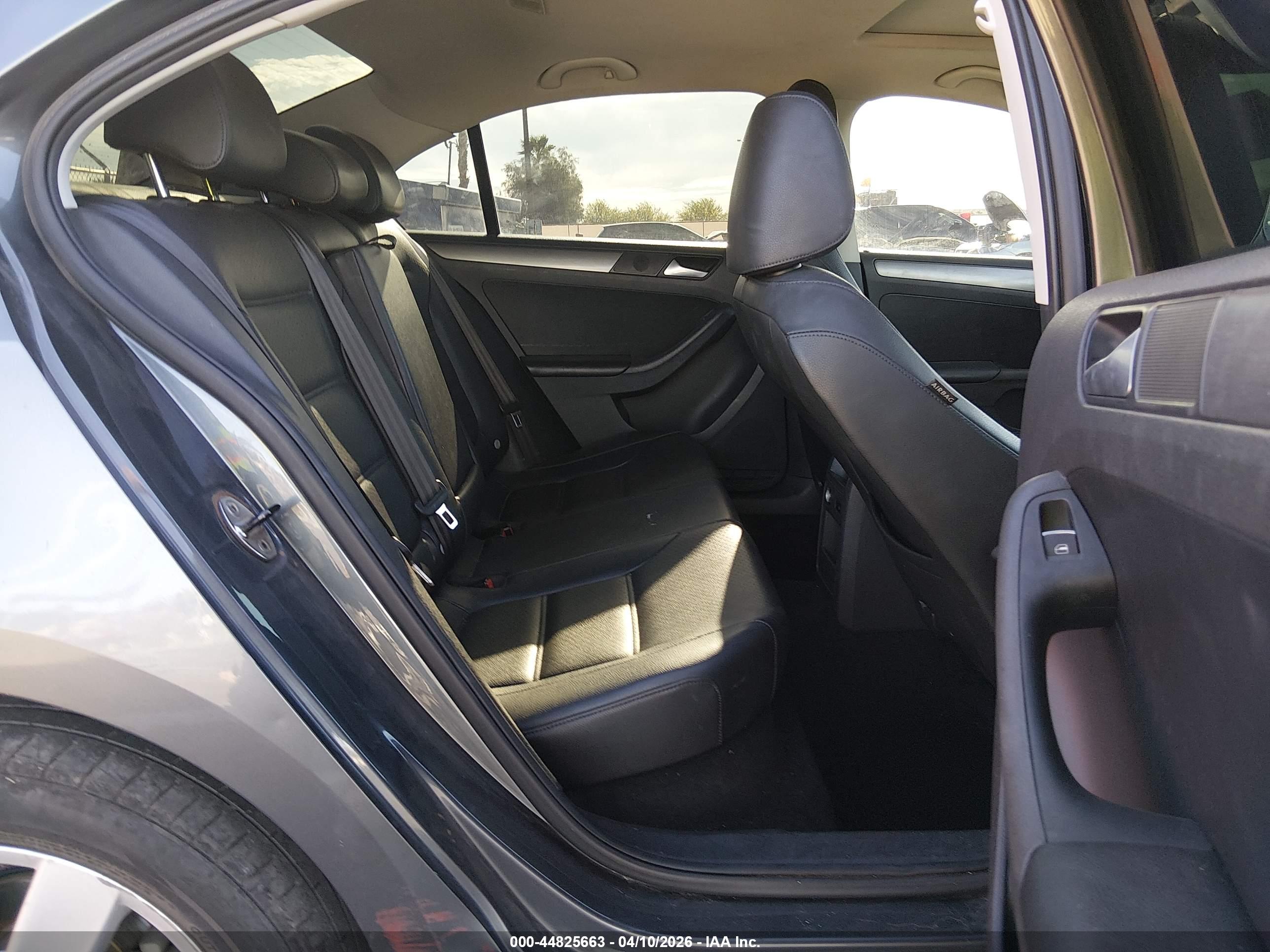 VOLKSWAGEN JETTA image 8