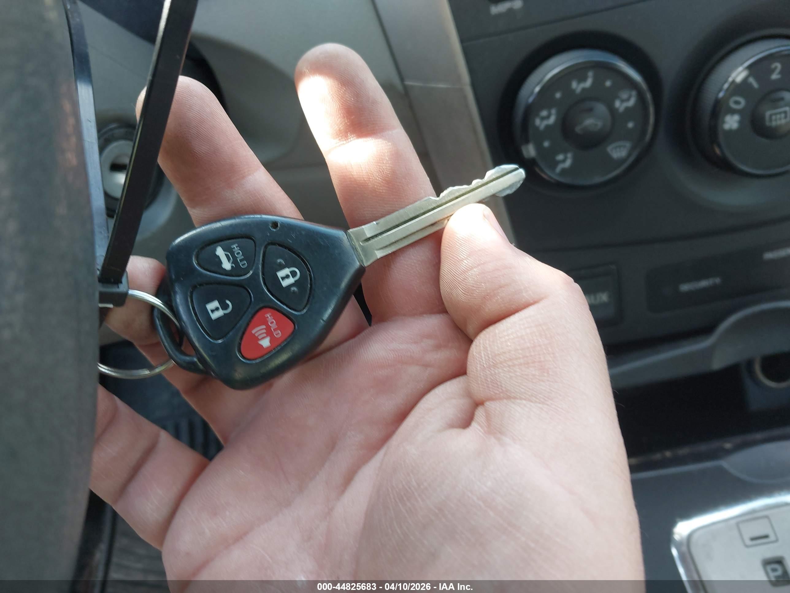 TOYOTA COROLLA image 11