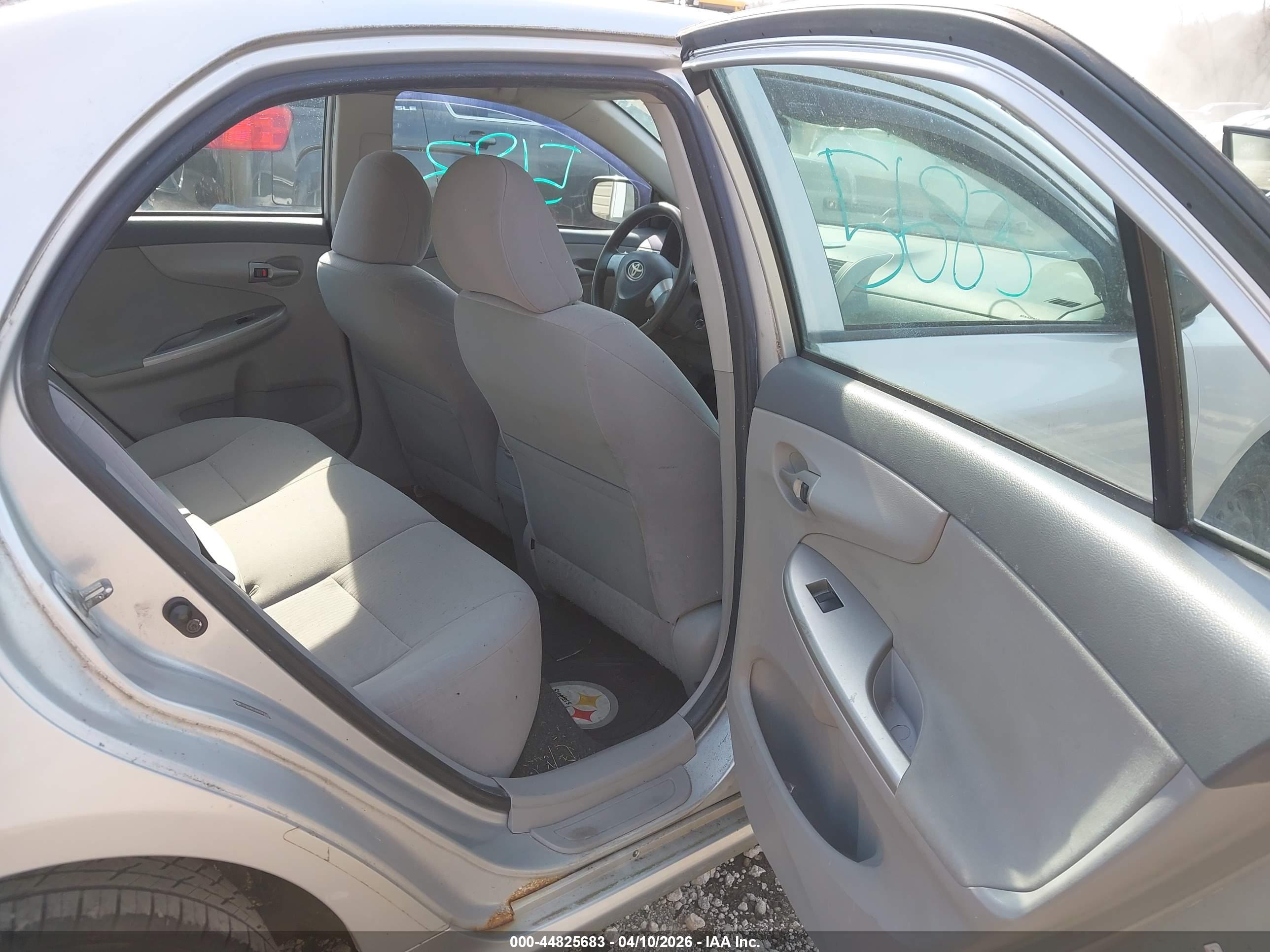 TOYOTA COROLLA image 8