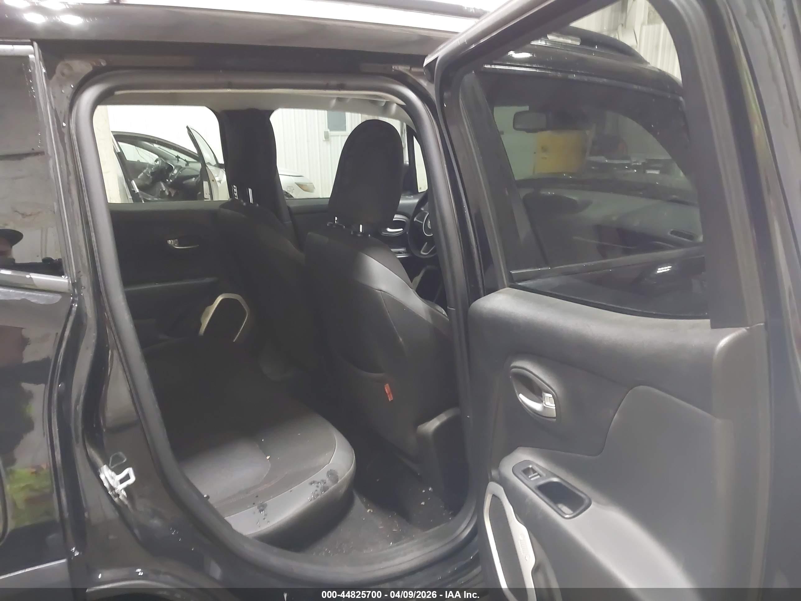 JEEP RENEGADE image 8