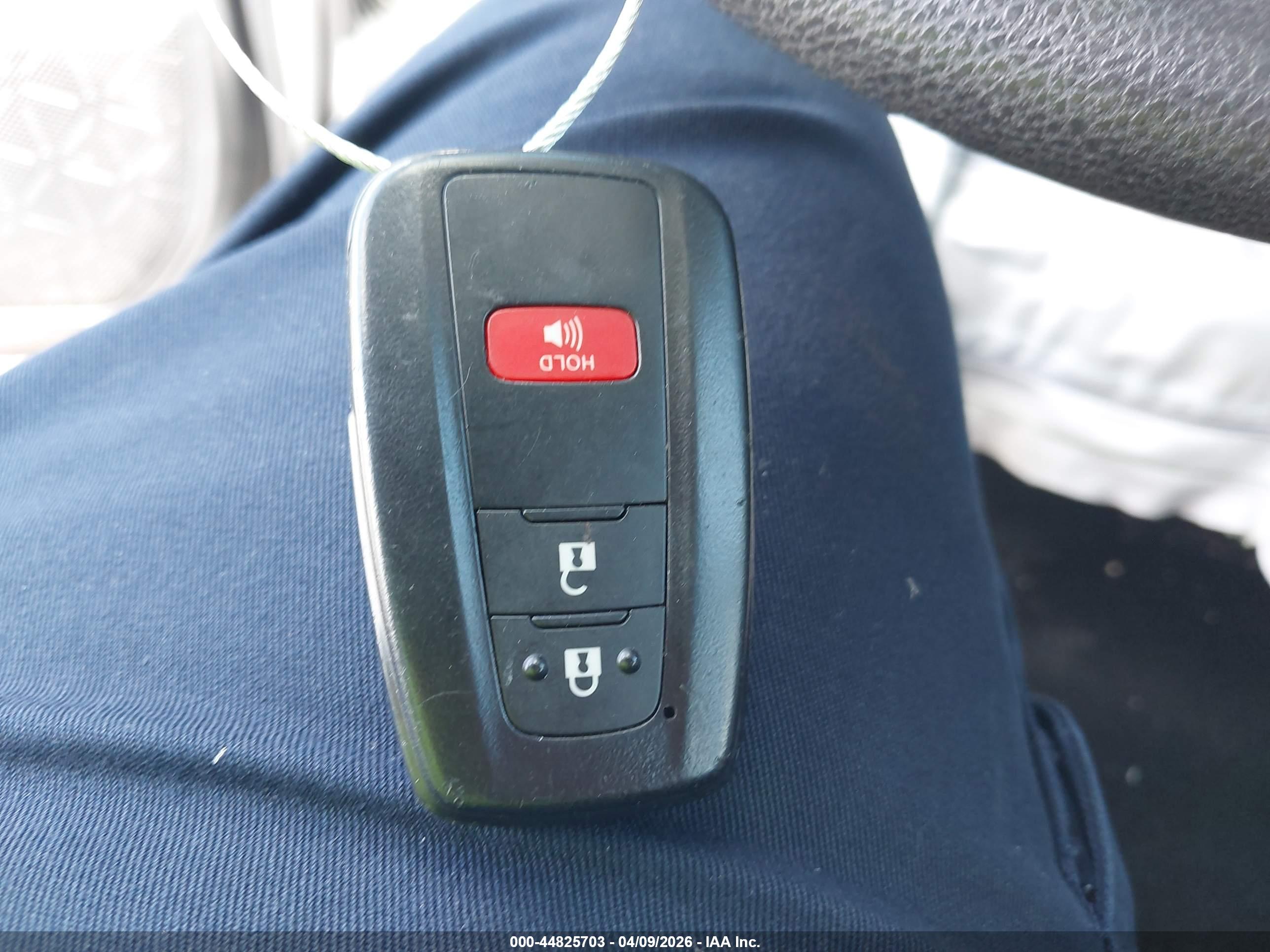 TOYOTA RAV4 image 11