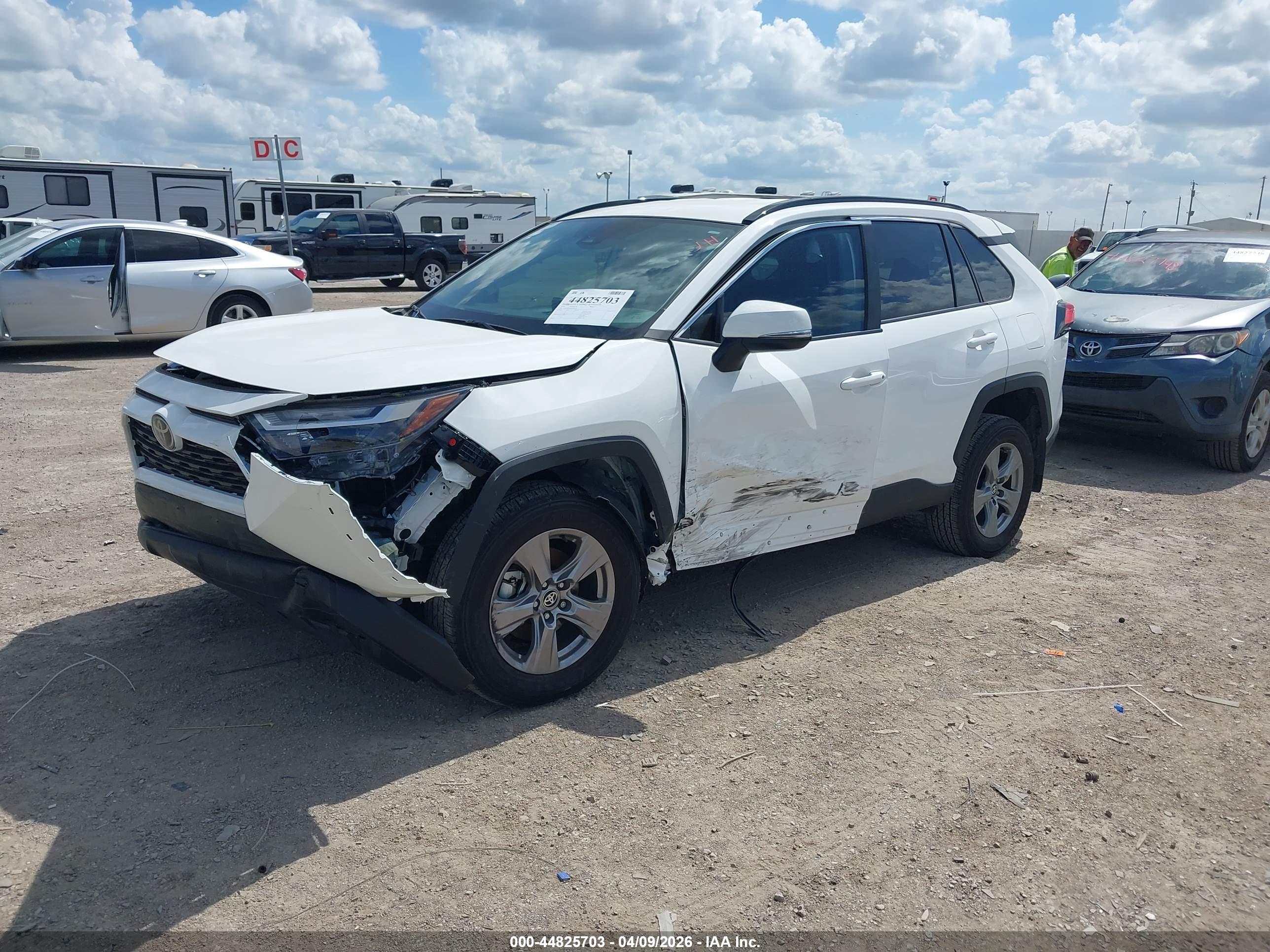 TOYOTA RAV4 image 2