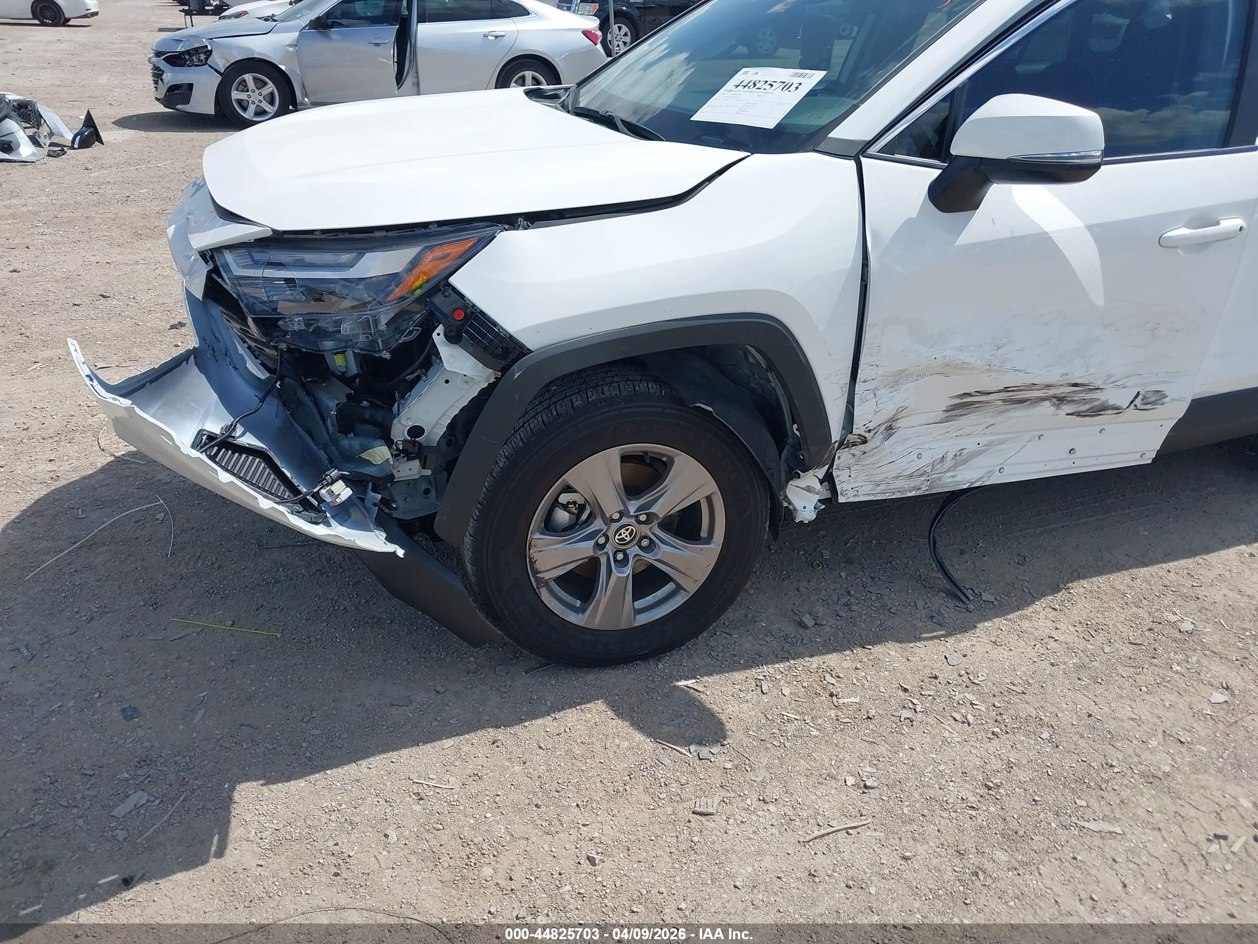 TOYOTA RAV4 image 6