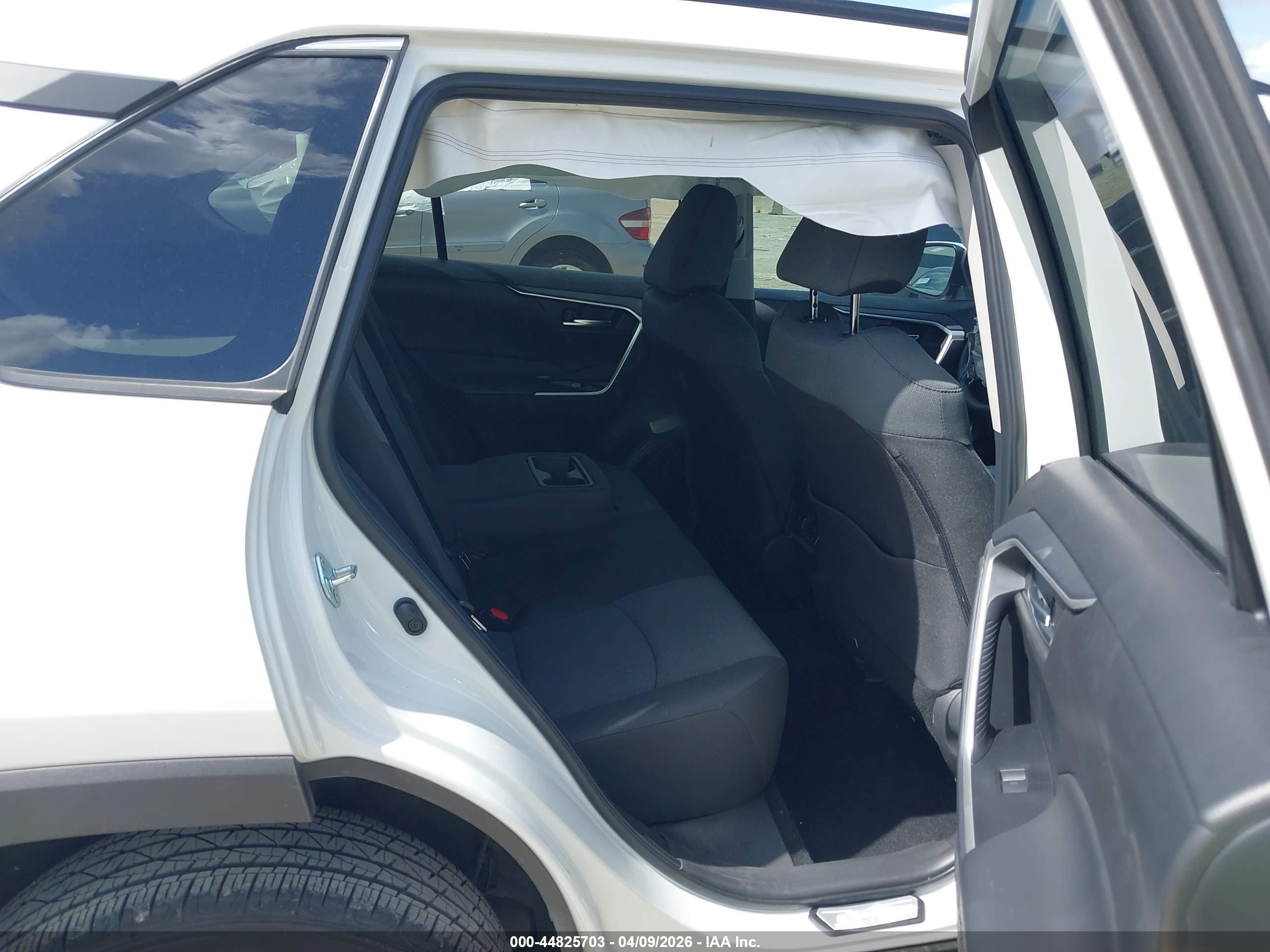 TOYOTA RAV4 image 8