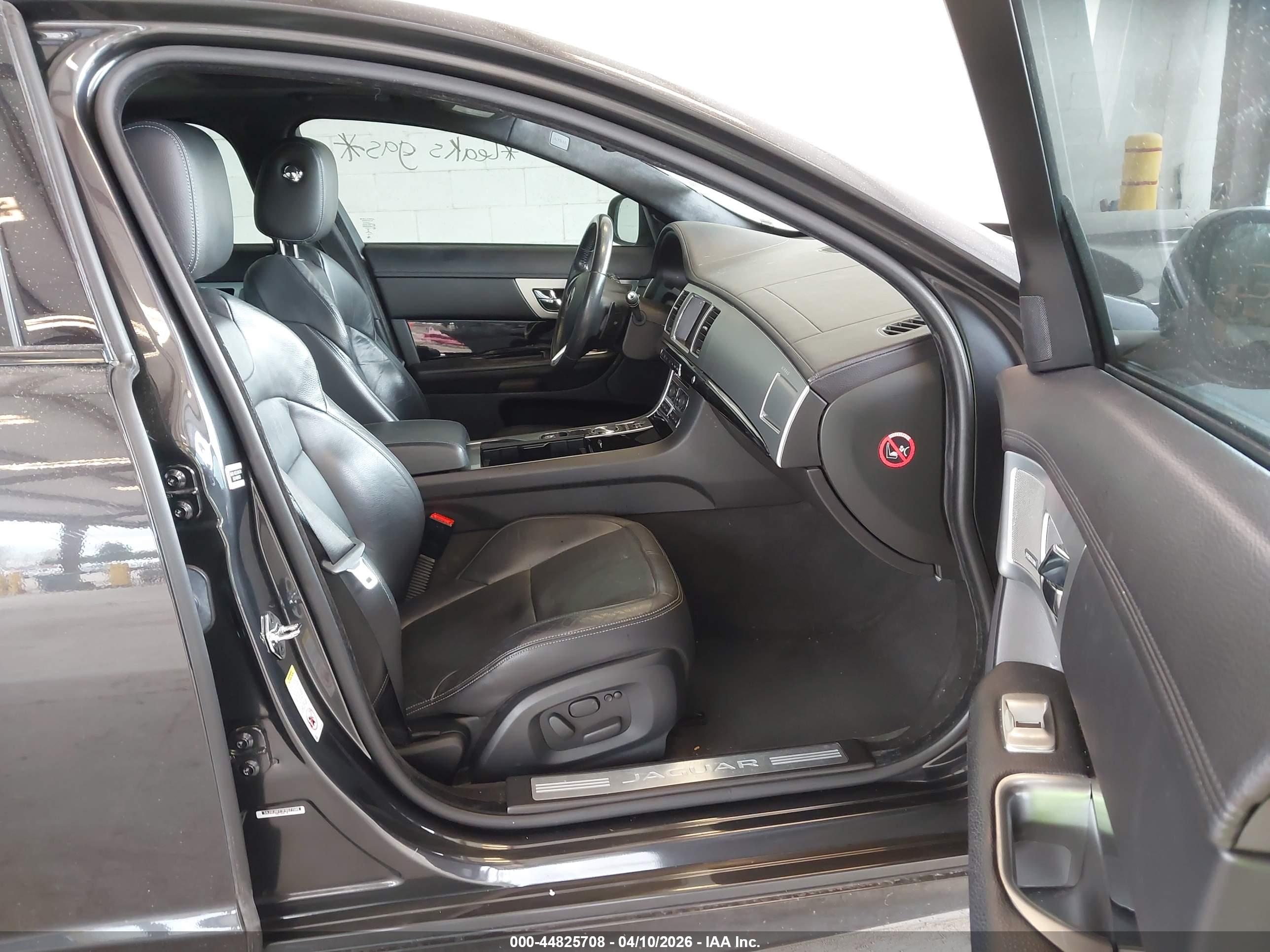 JAGUAR XF image 5