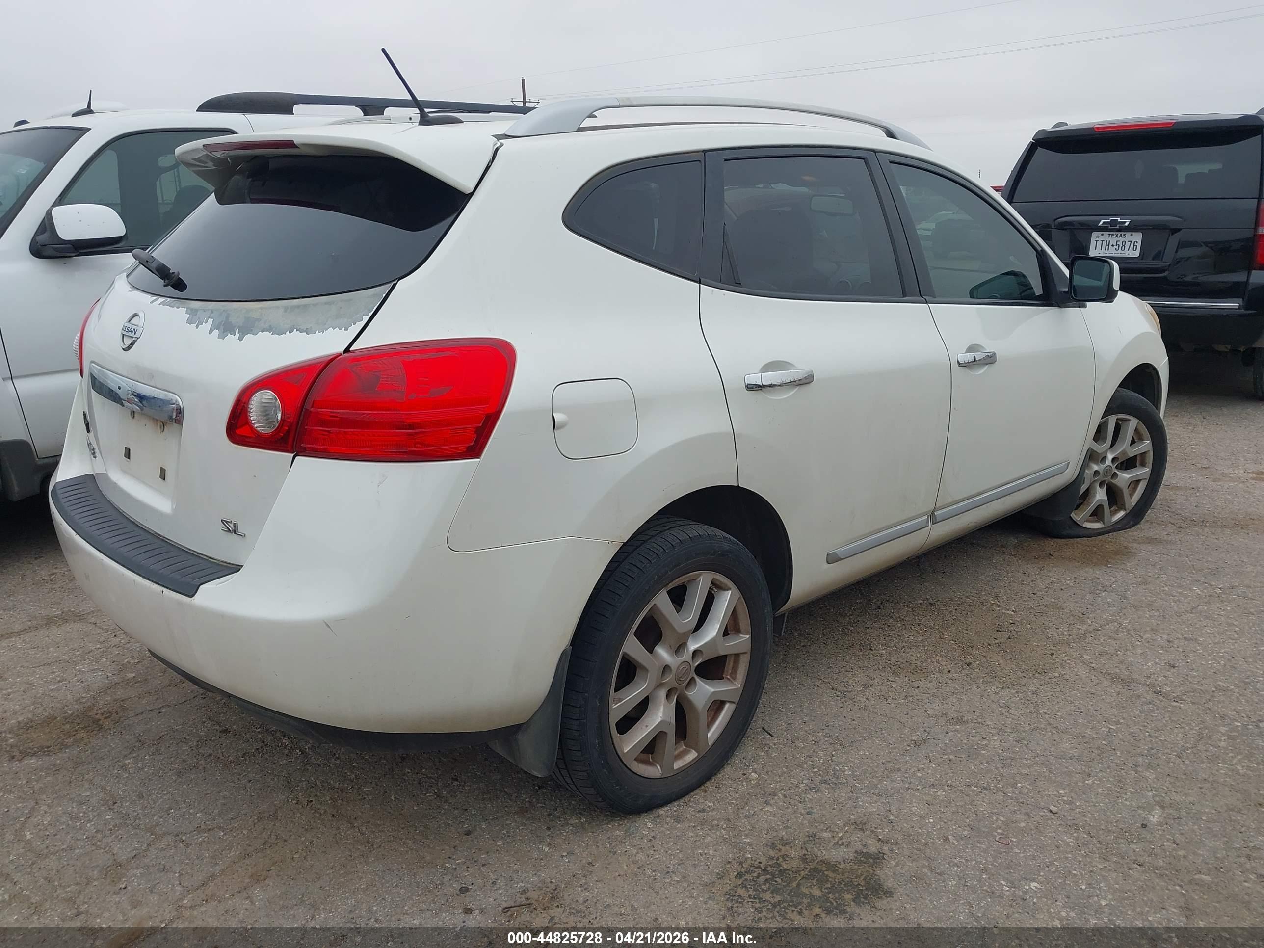 NISSAN ROGUE image 4