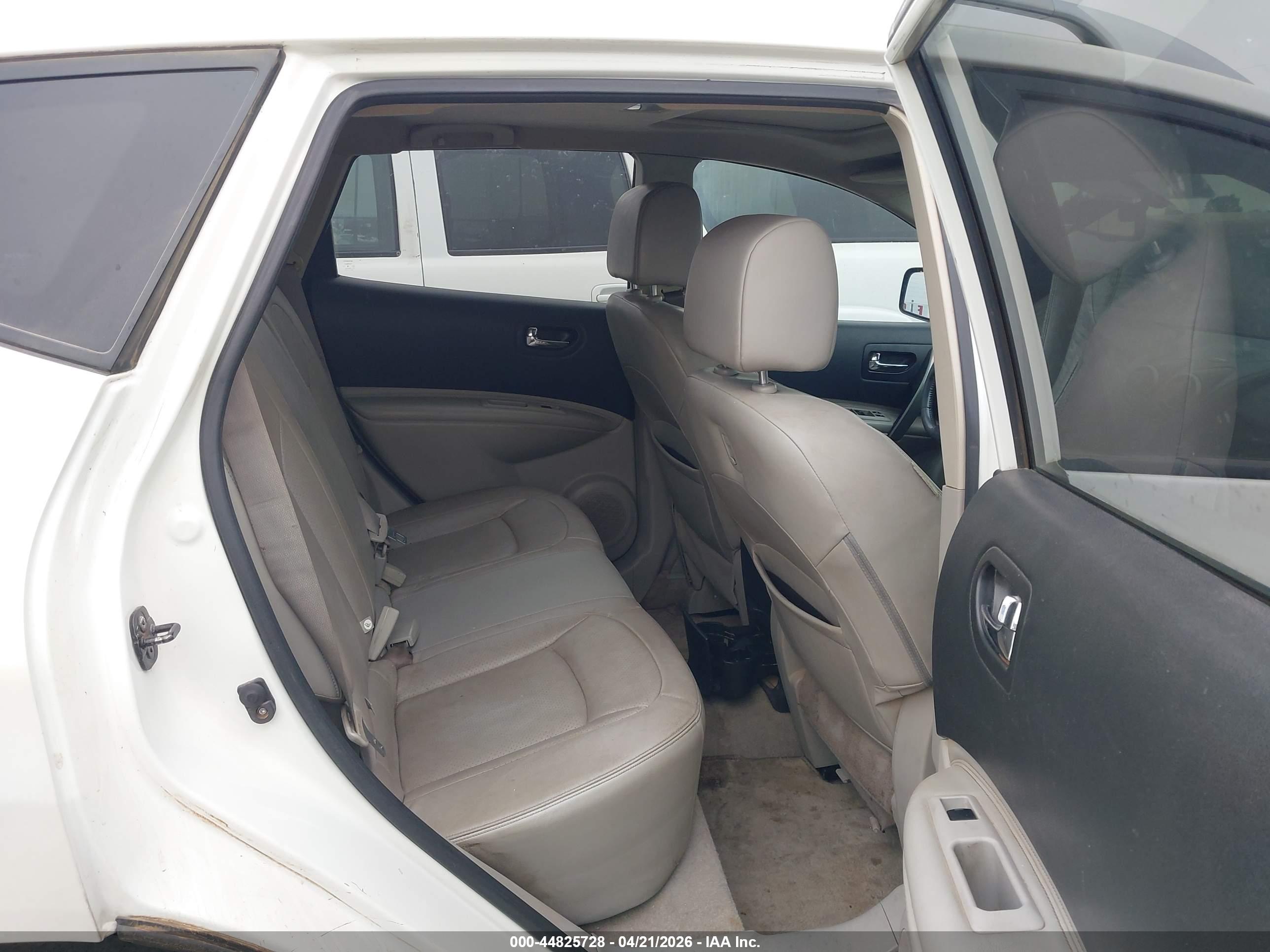 NISSAN ROGUE image 8