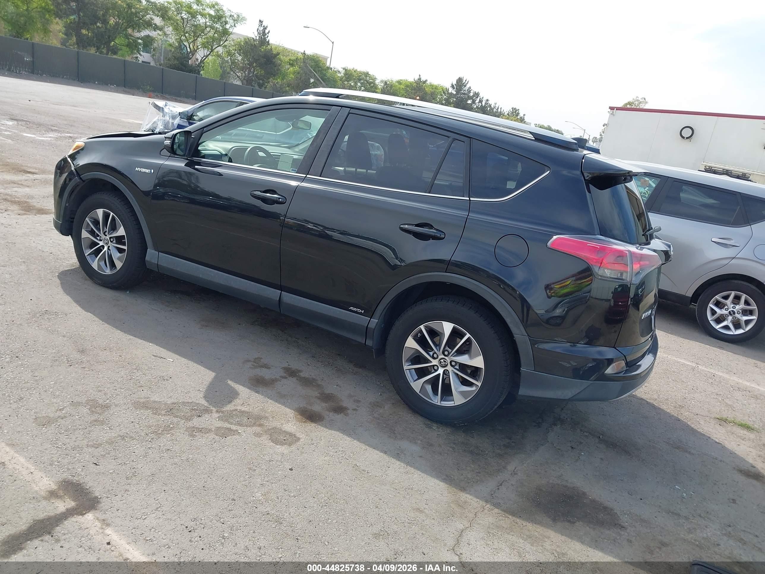 TOYOTA RAV4 image 3