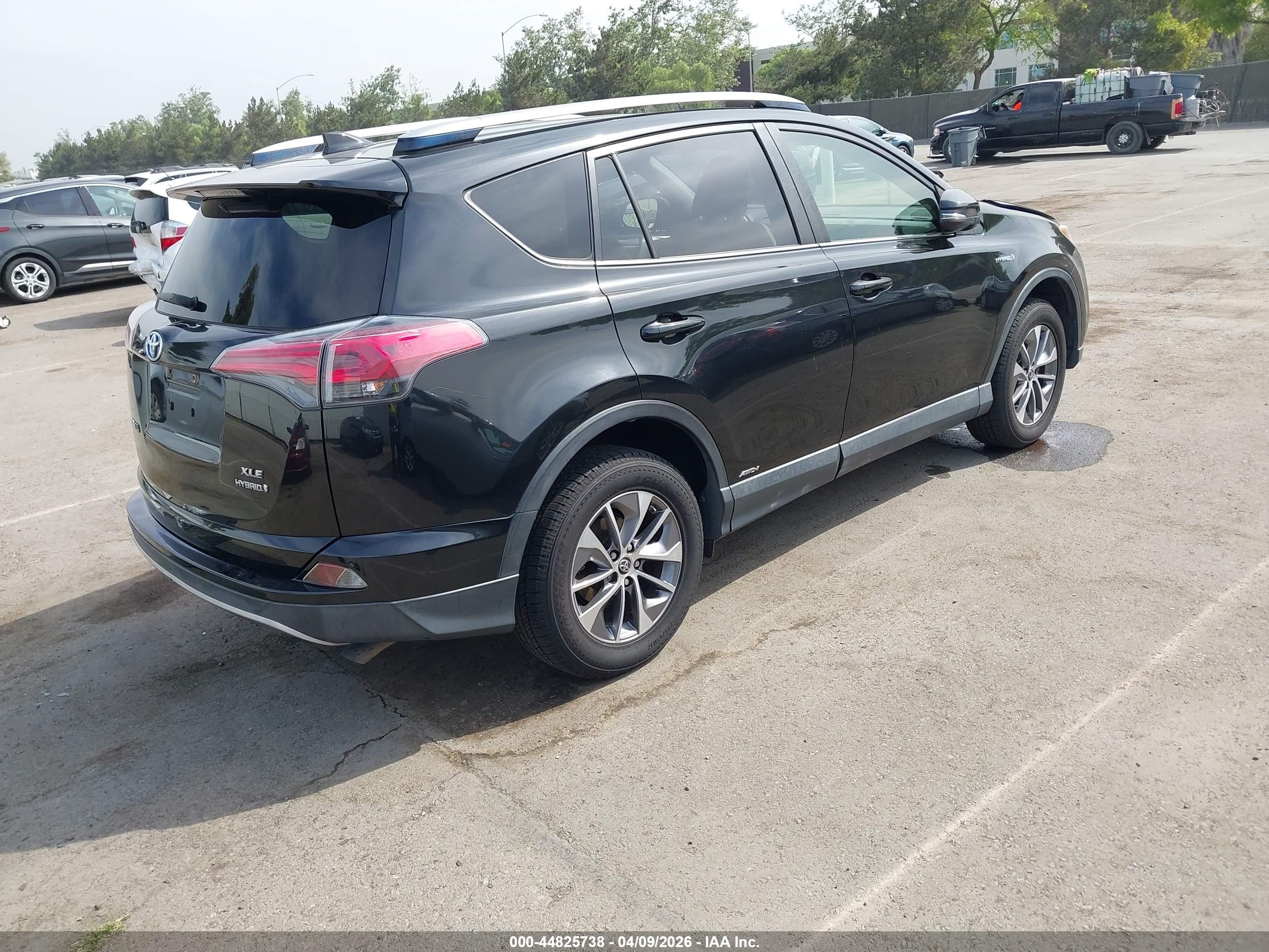 TOYOTA RAV4 image 4